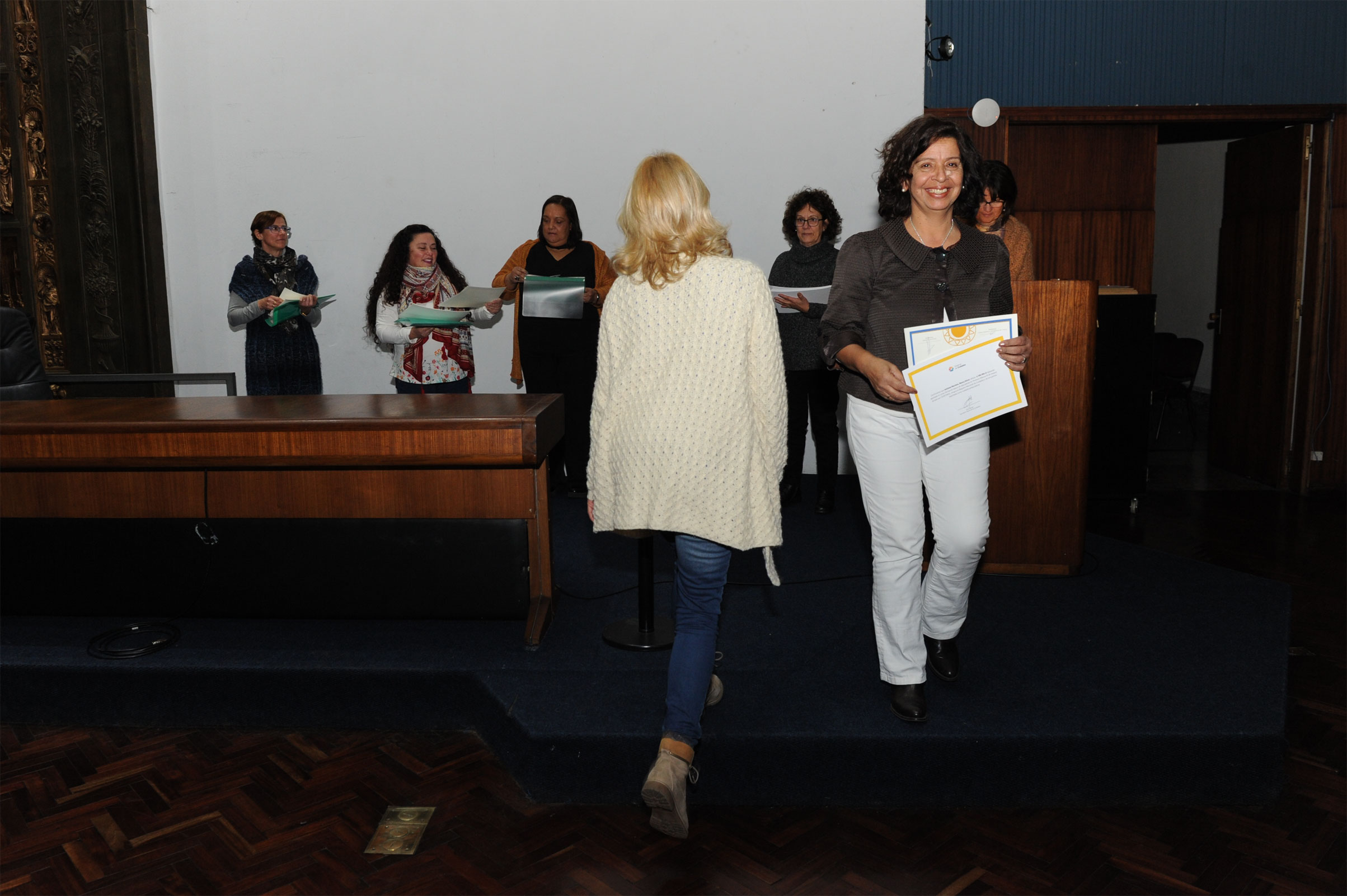 Entrega de certificados a educadores