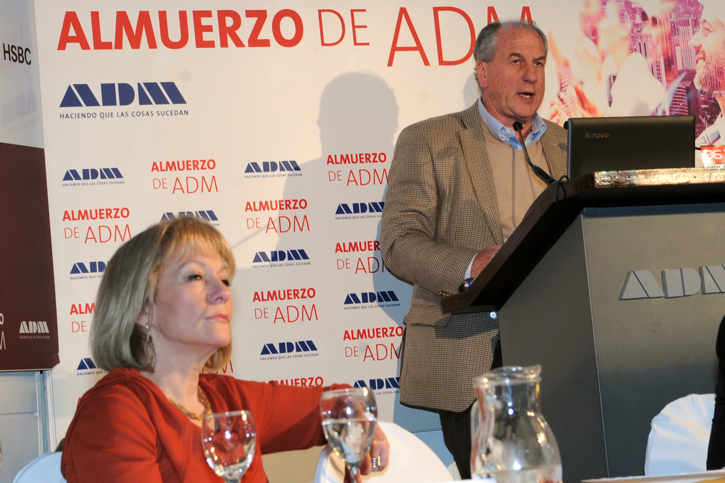 Ministro de Trabajo y Seguridad Social, Ernesto Murro, haciendo uso de la palabra en actividad organizada por ADM
