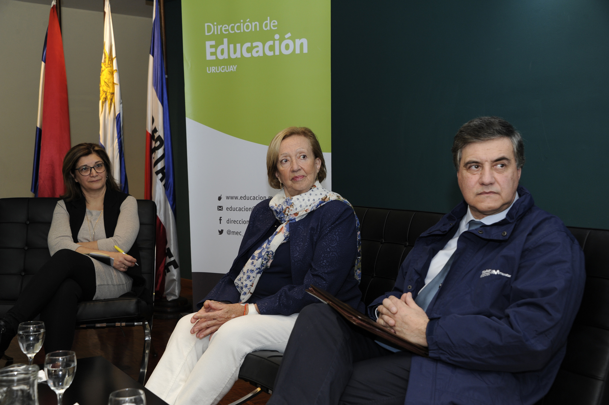 Autoridades del MEC reciben donación de la Fundación Telefónica-Movistar