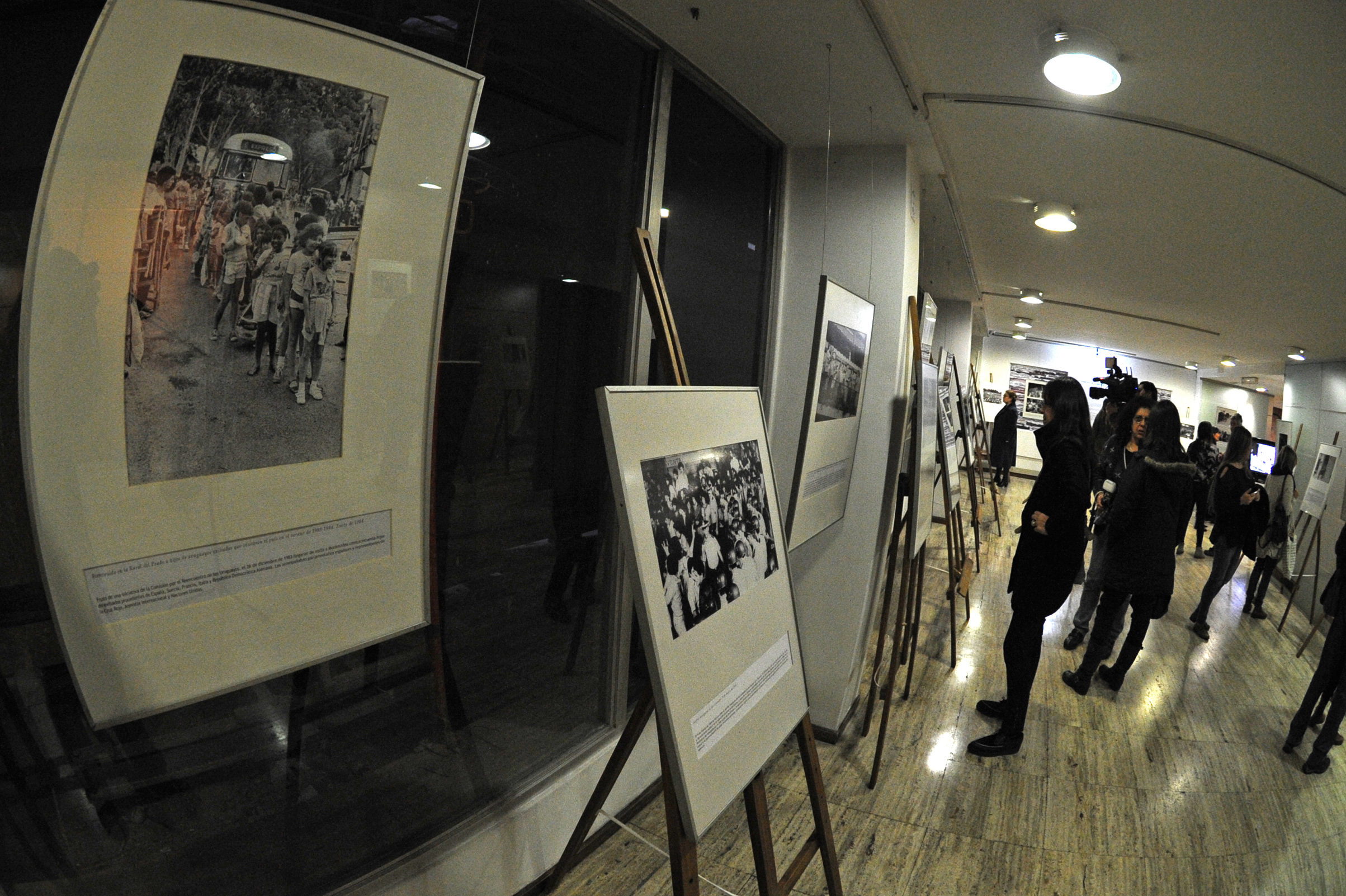 Muestra “Fotógrafos de la apertura”