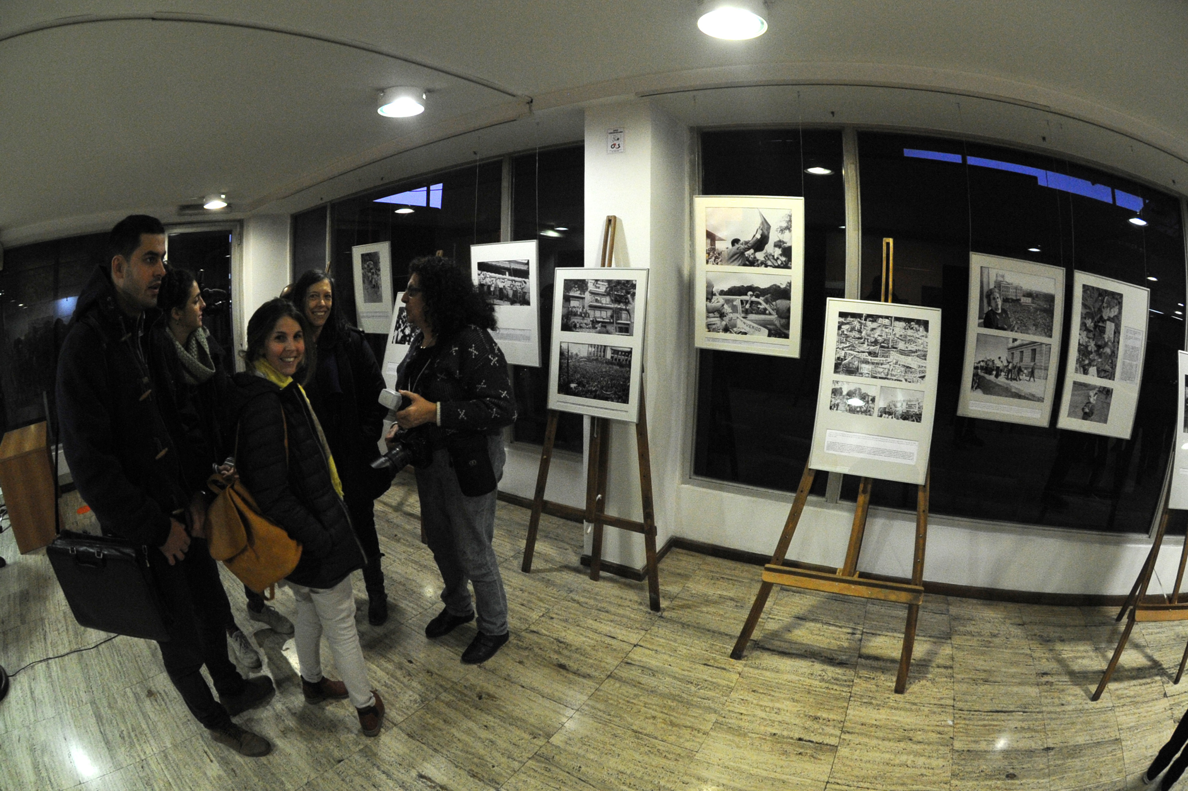 Muestra “Fotógrafos de la apertura”