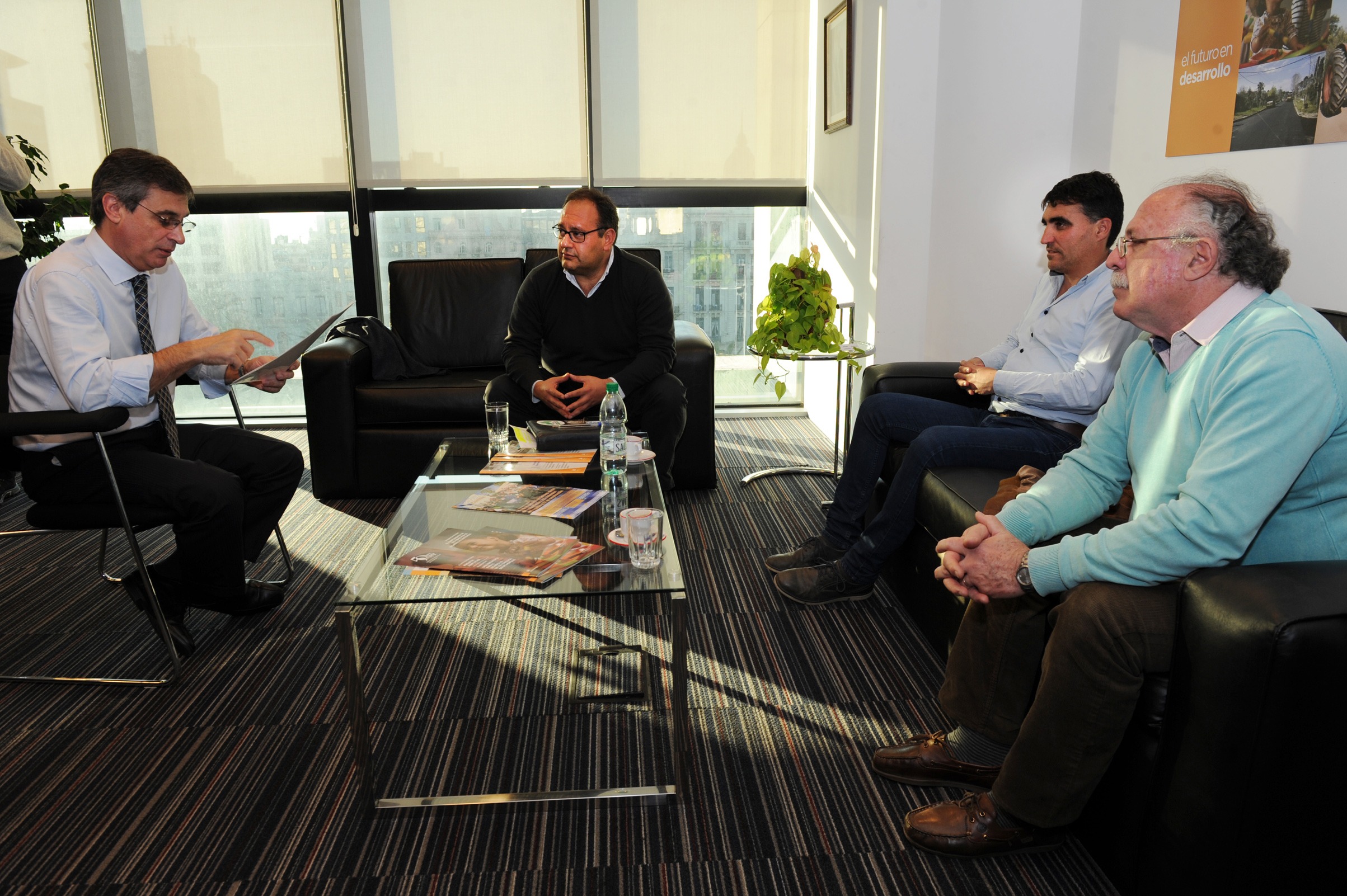 Director de OPP, Álvaro García, recibió en Torre Ejecutiva a intendentes