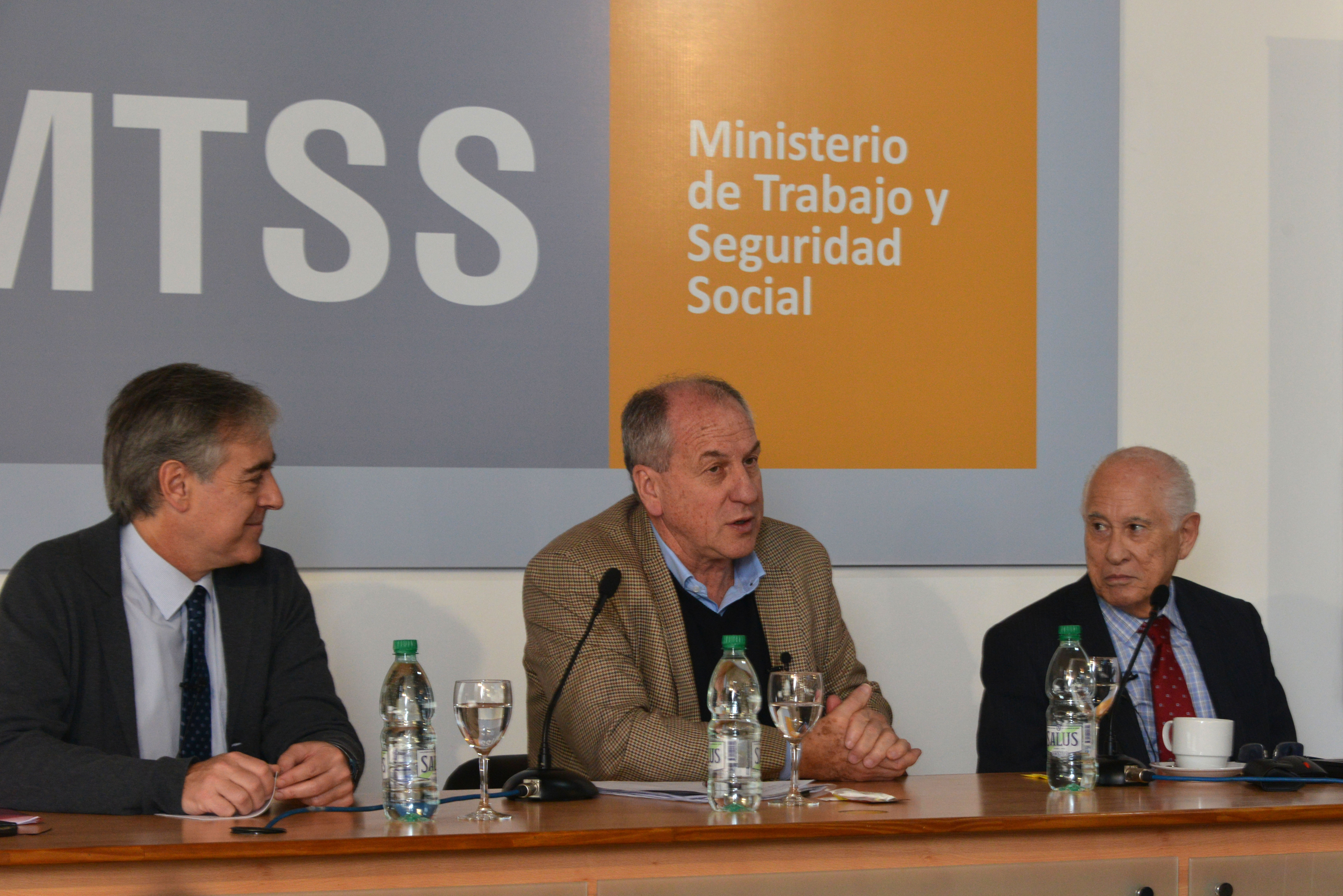 Ministro de Trabajo y Seguridad Social, Ernesto Murro, haciendo uso de la palabra