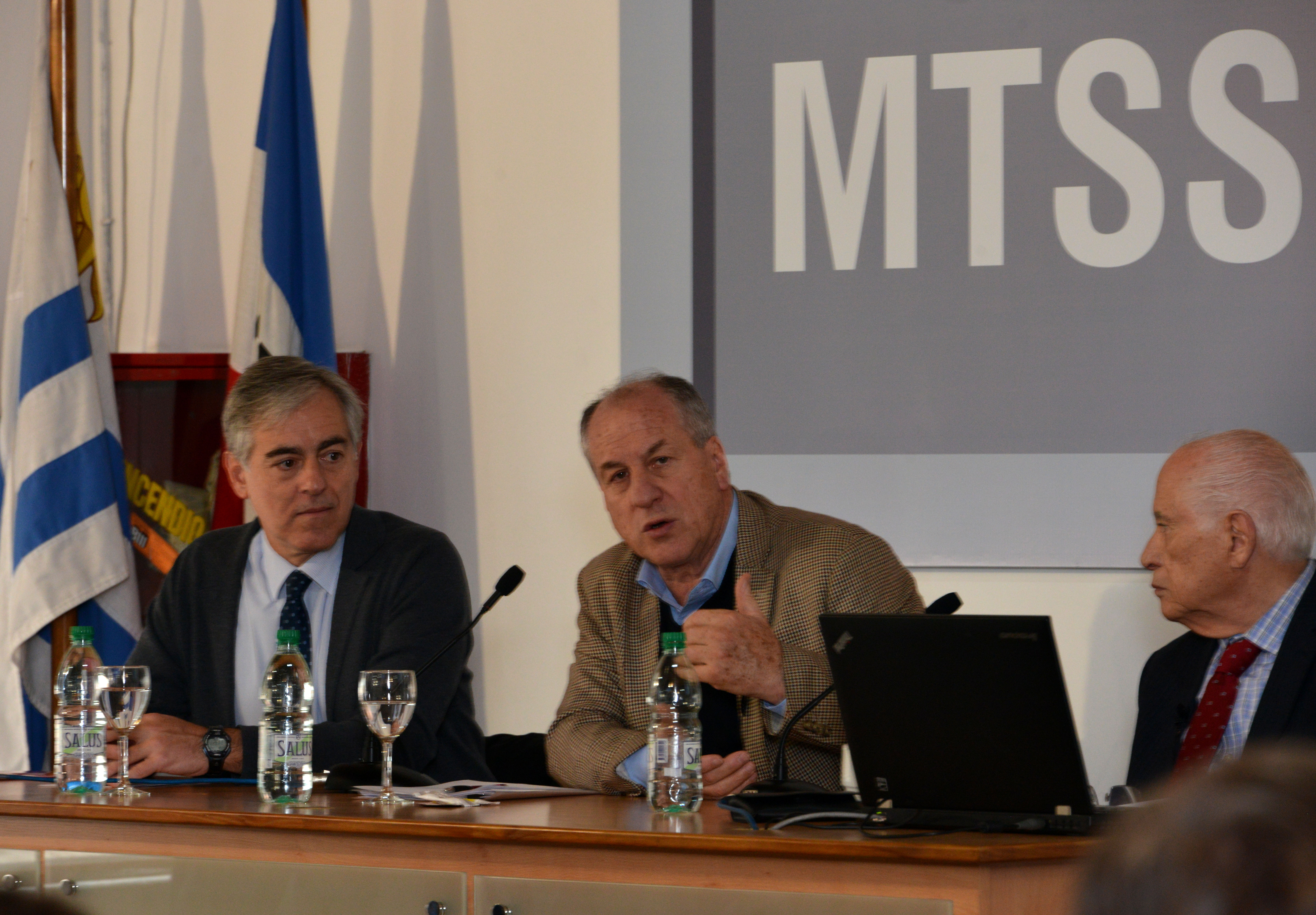 Ministro de Trabajo y Seguridad Social, Ernesto Murro, haciendo uso de la palabra