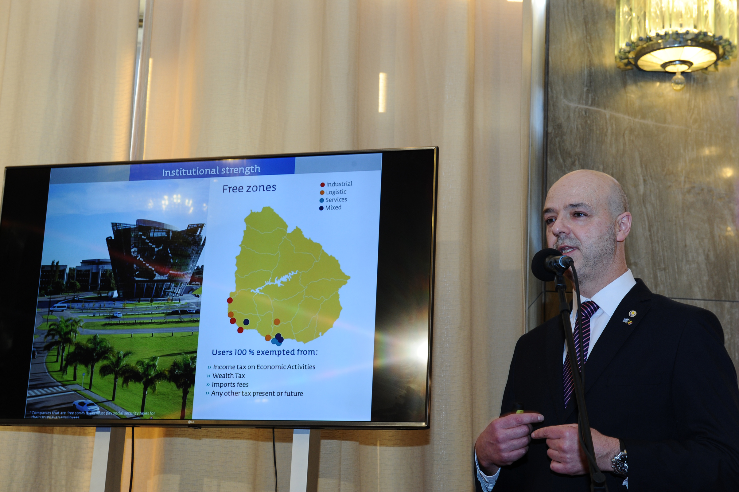 Director ejecutivo de Uruguay XXI, Antonio Carámbula, durante la presentación