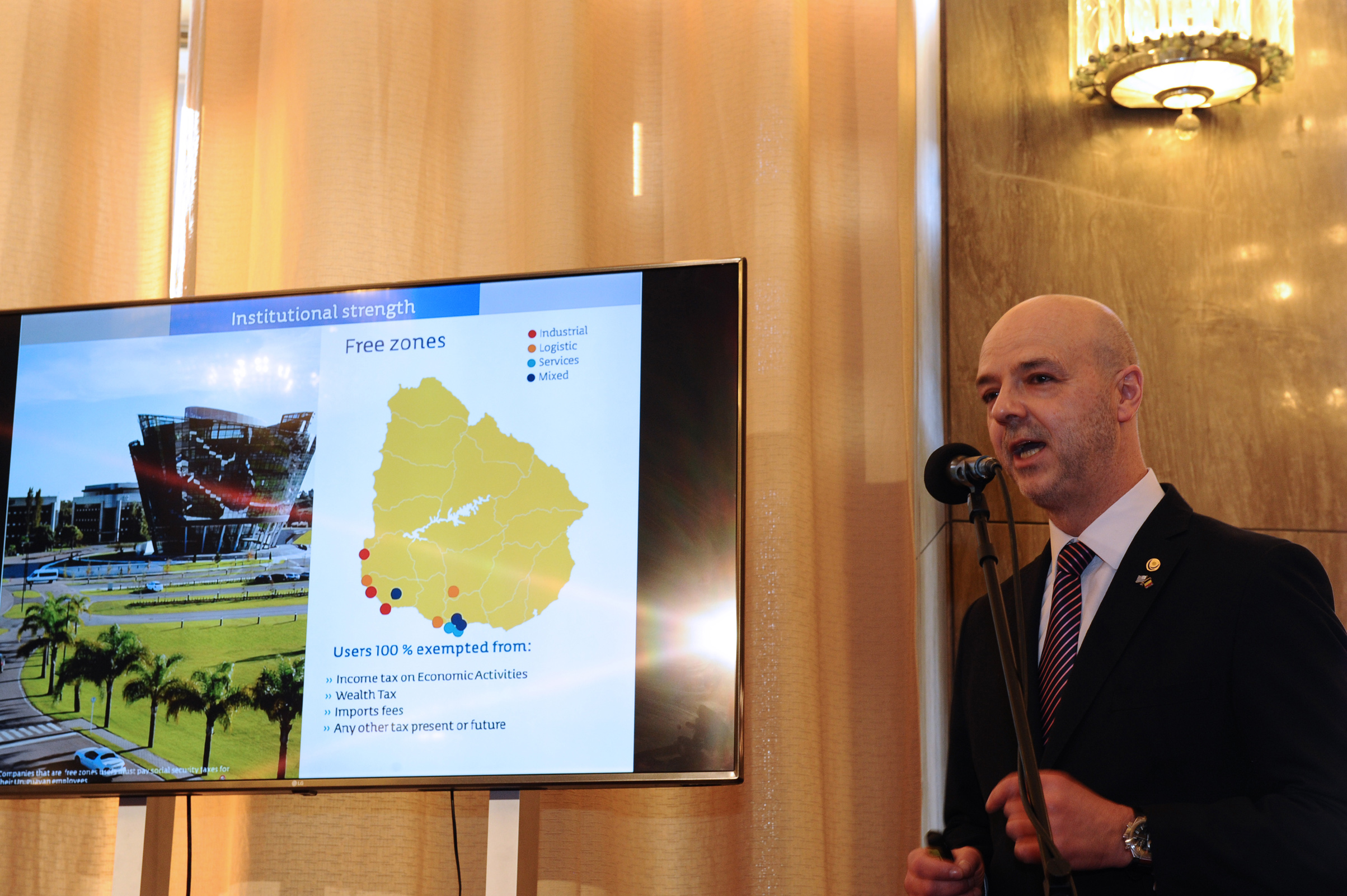 Director ejecutivo de Uruguay XXI, Antonio Carámbula, durante la presentación