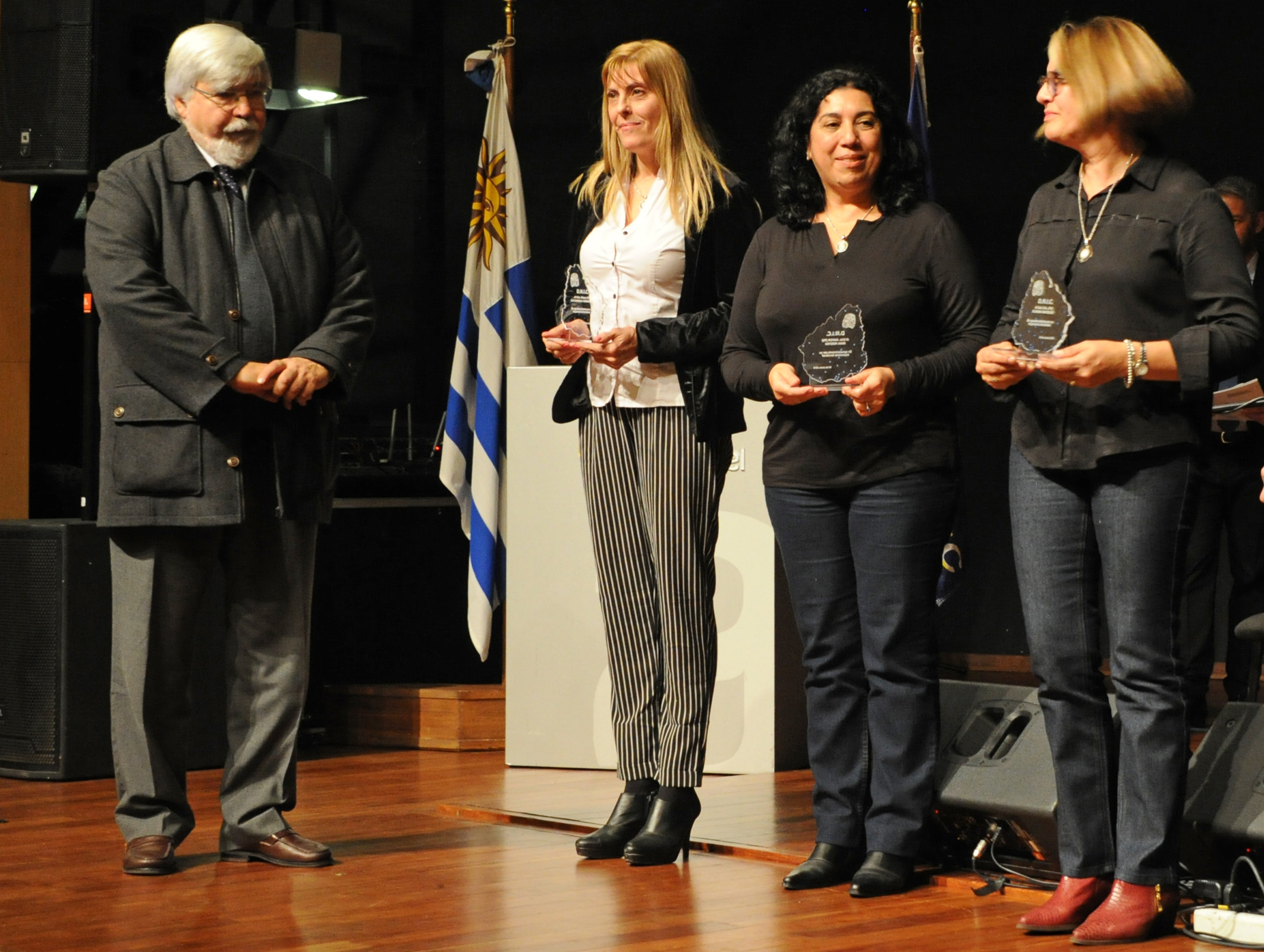 Ministro Eduardo Bonomi en celebración de los 40 años de Dirección Nacional de Identificación Civil (DNIC)