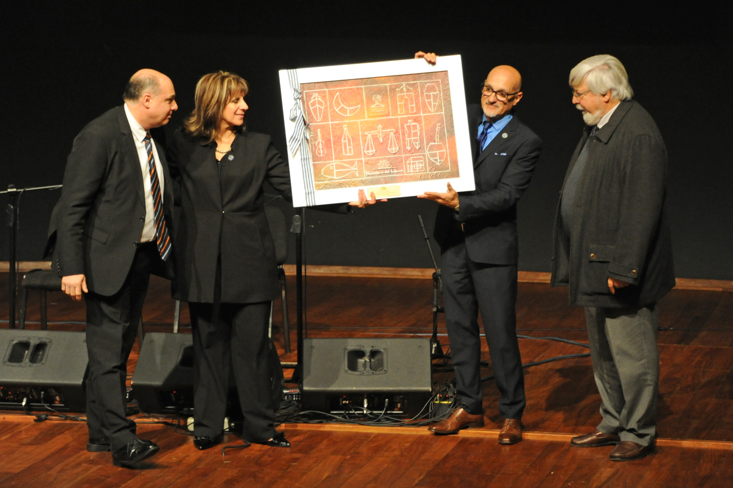 Ministro Eduardo Bonomi en celebración de los 40 años de Dirección Nacional de Identificación Civil (DNIC)