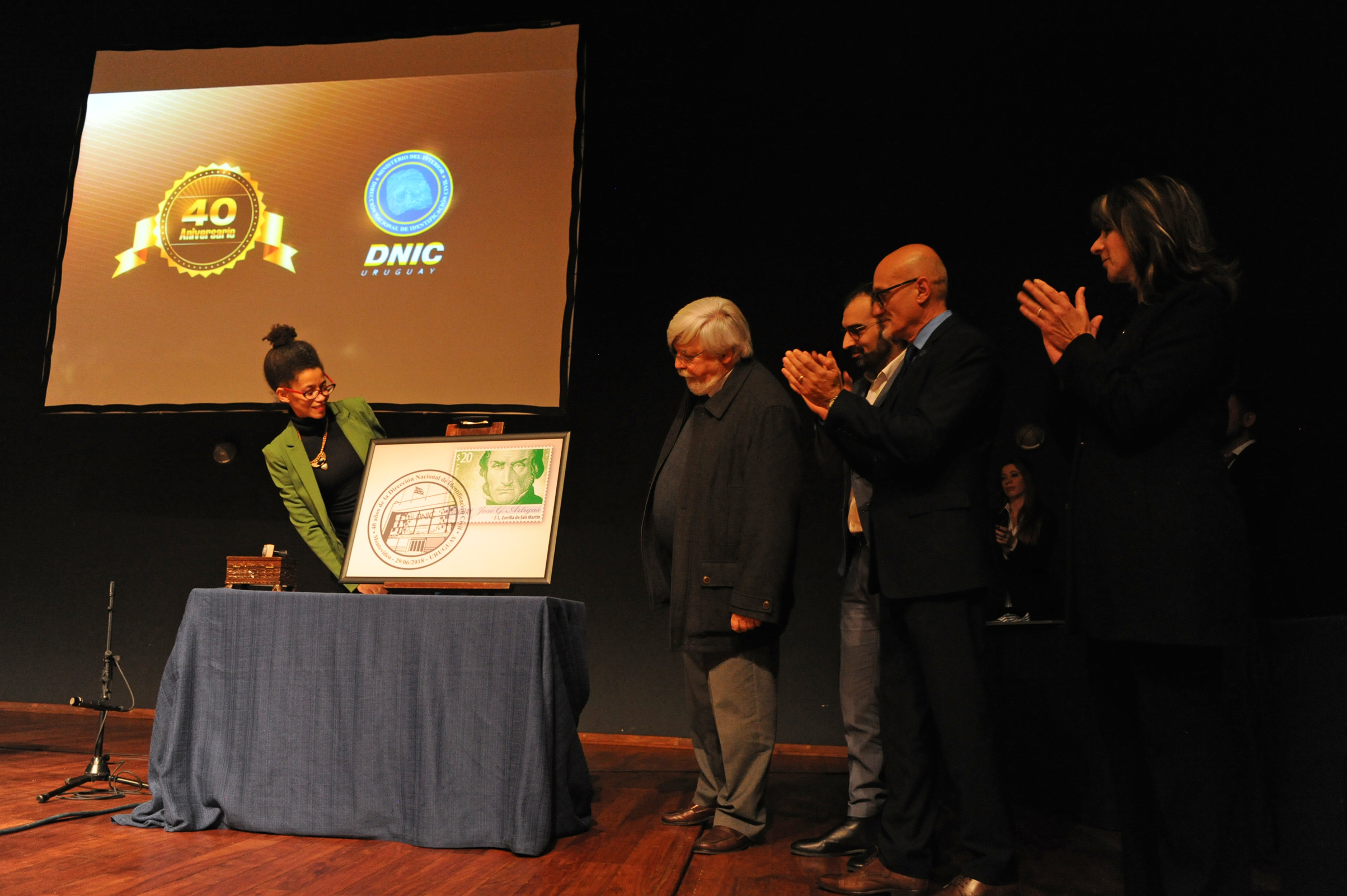 Presentación del sello conmemorativo de los 40 años de Dirección Nacional de Identificación Civil (DNIC)