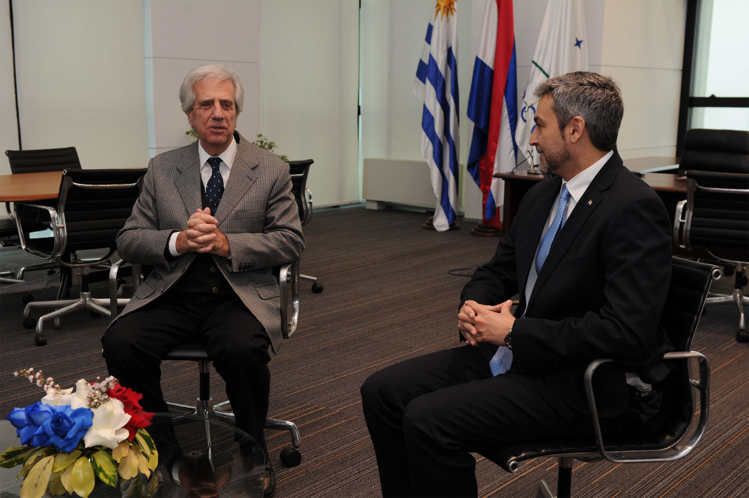 Vázquez y el presidente electo de Paraguay, Mario Abdo Benítez