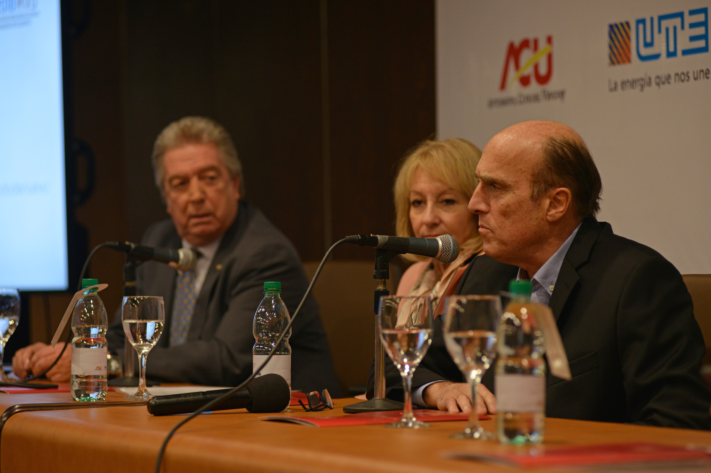Intendente de Montevideo, Daniel Martínez, haciendo uso de la palabra