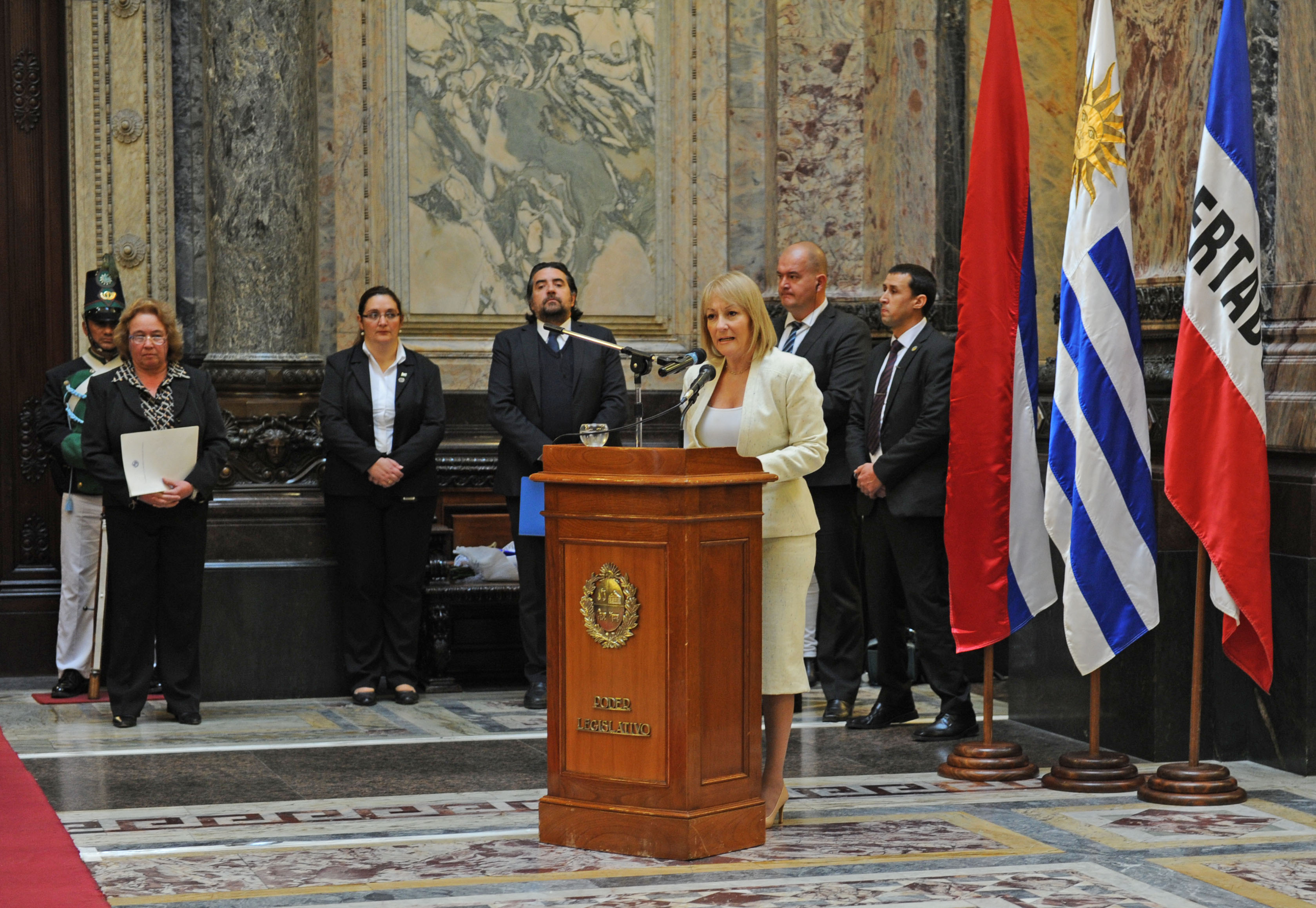 Palabras de la ministra Carolina Cosse en el acto por el 188.º aniversario de la Jura de la Constitución