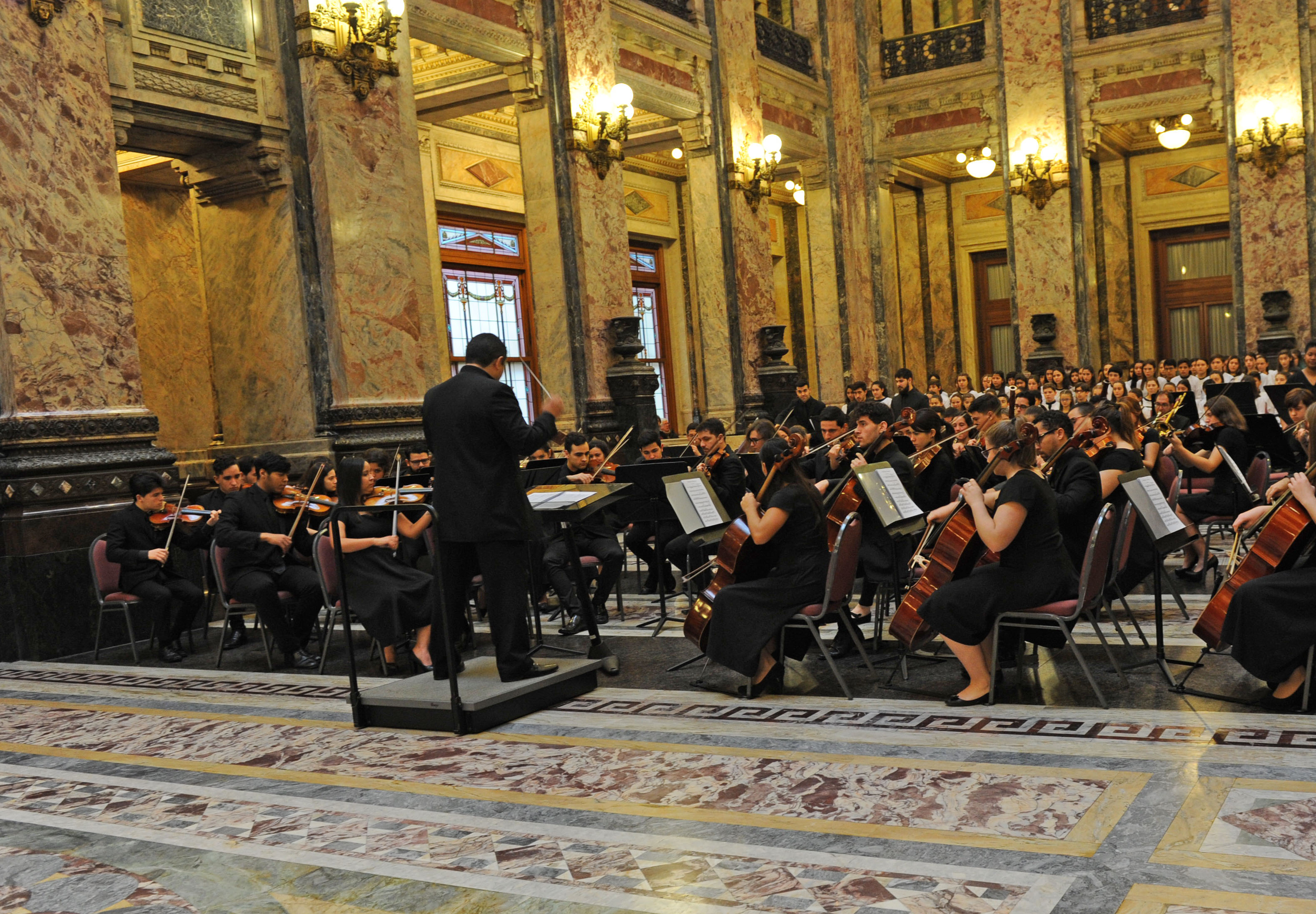 Orquesta Juvenil y el Coro Nacional de Niños del Sodre