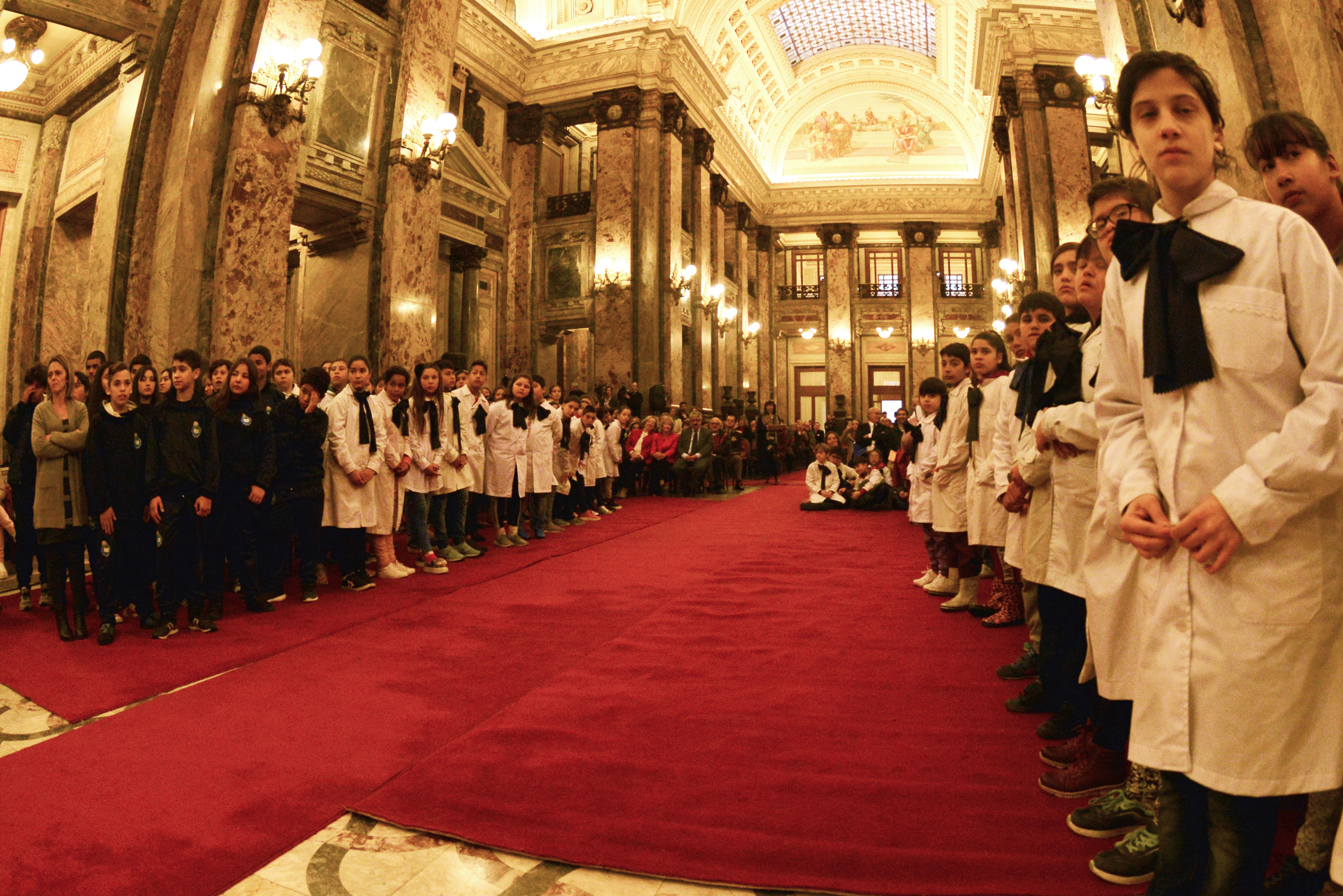 Escolares presentes en el acto realizado en el Palacio Legislativo