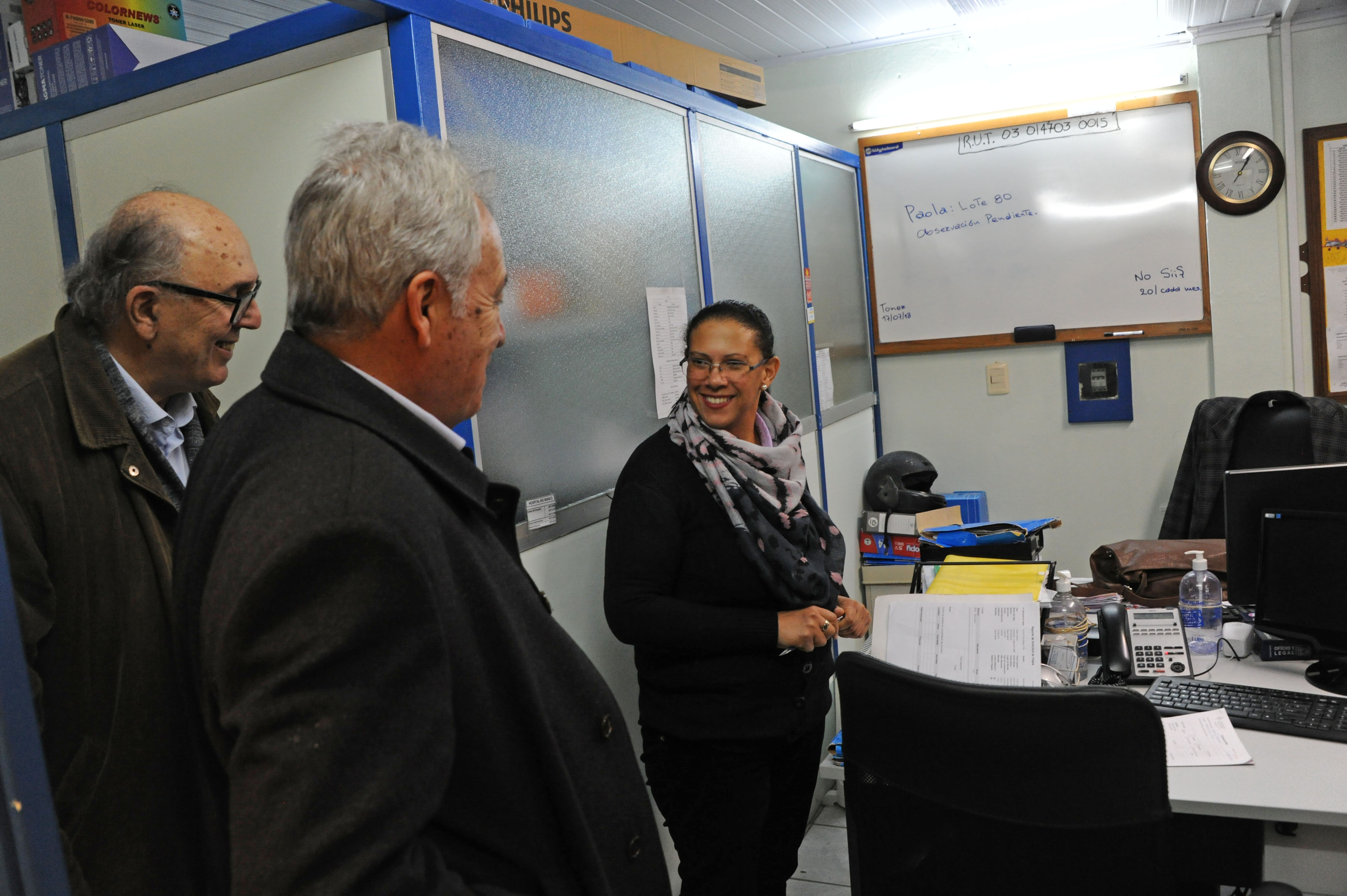 Recorrida de autoridades por el hospital de Río Branco