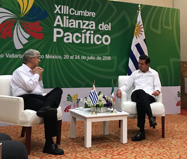 Tabaré Vázquez es recibido por el presidente de México, Enrique Peña Nieto