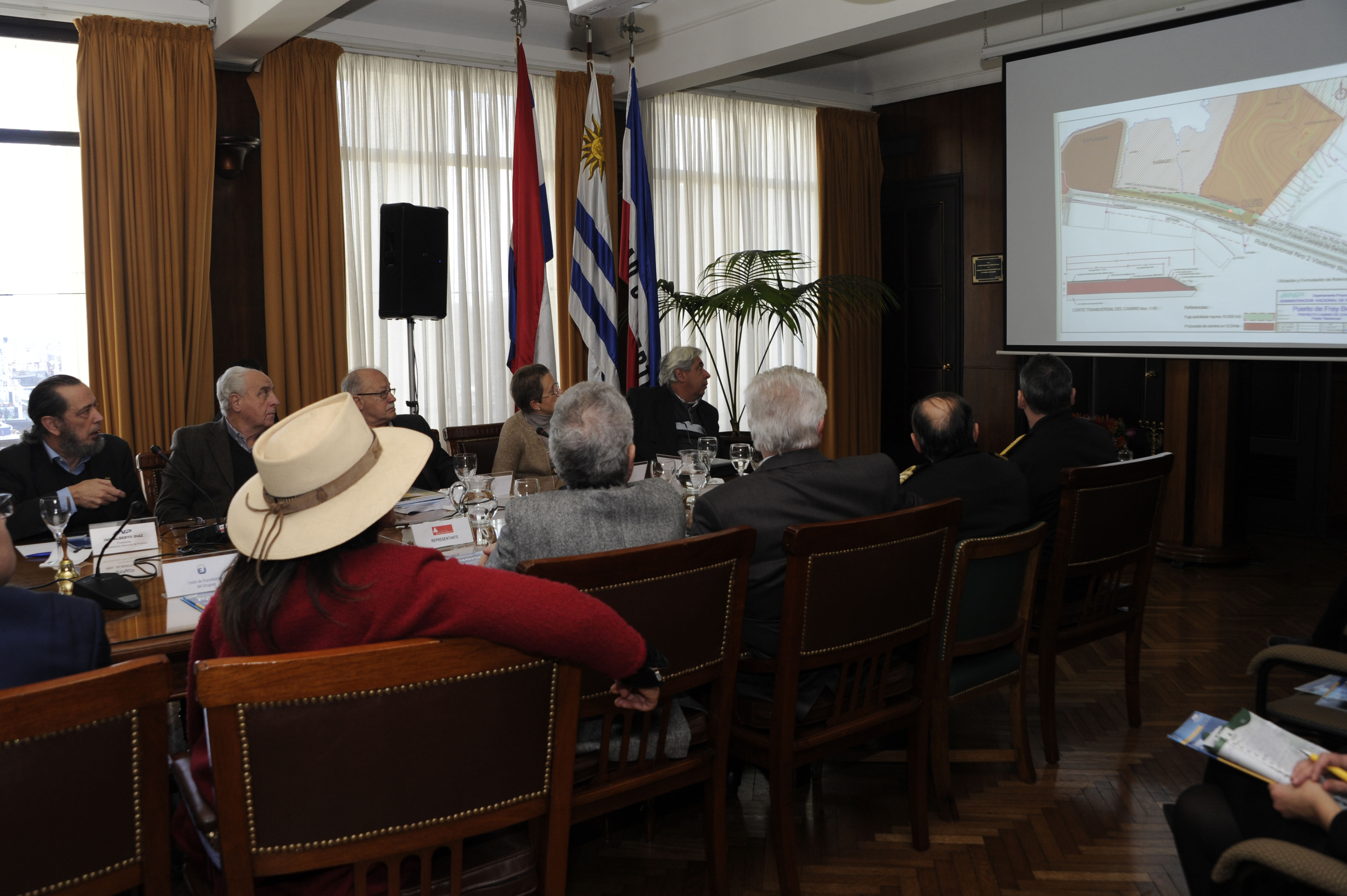 Sesión de la Comisión Honoraria de Puertos referida al 102.º aniversario de la ANP