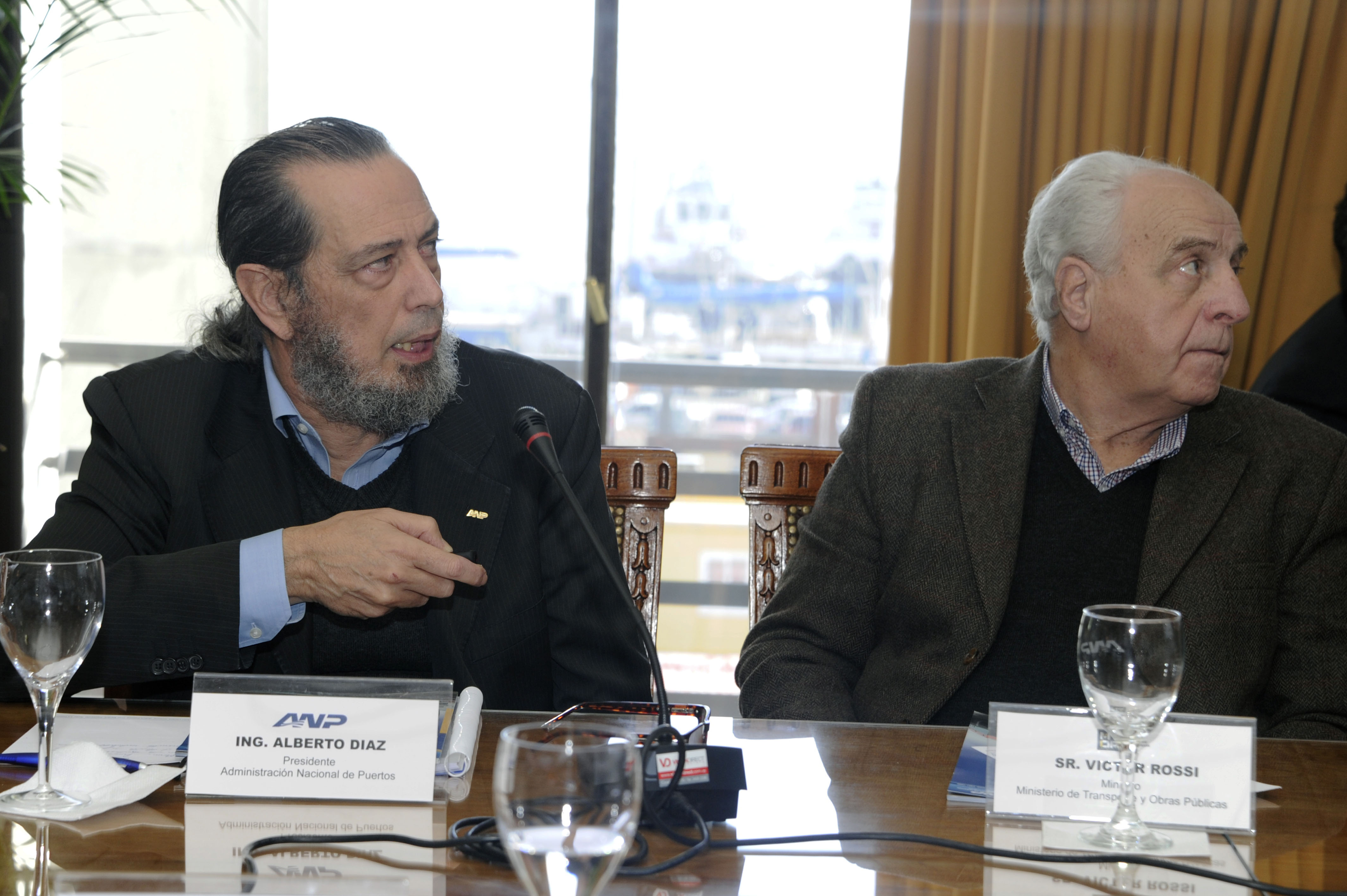 Presidente de ANP, Alberto Díaz, junto al ministro de Transporte, Víctor Rossi