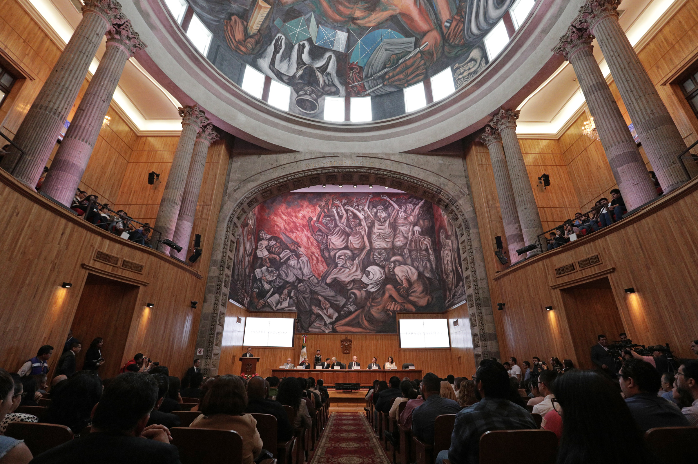 Entrega al presidente Tabaré Vázquez del título Honoris Causa otorgado por la Universidad de Guadalajara (fotografía: Diana de la Mora)