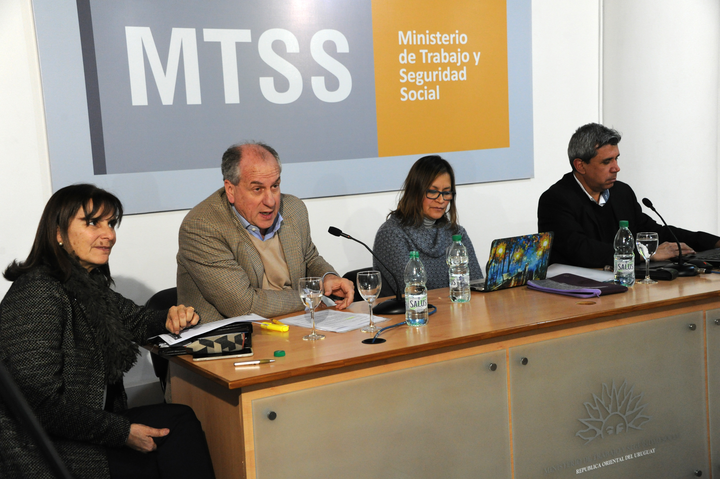 Ministro de Trabajo y Seguridad Social, Ernesto Murro, haciendo uso de la palabra