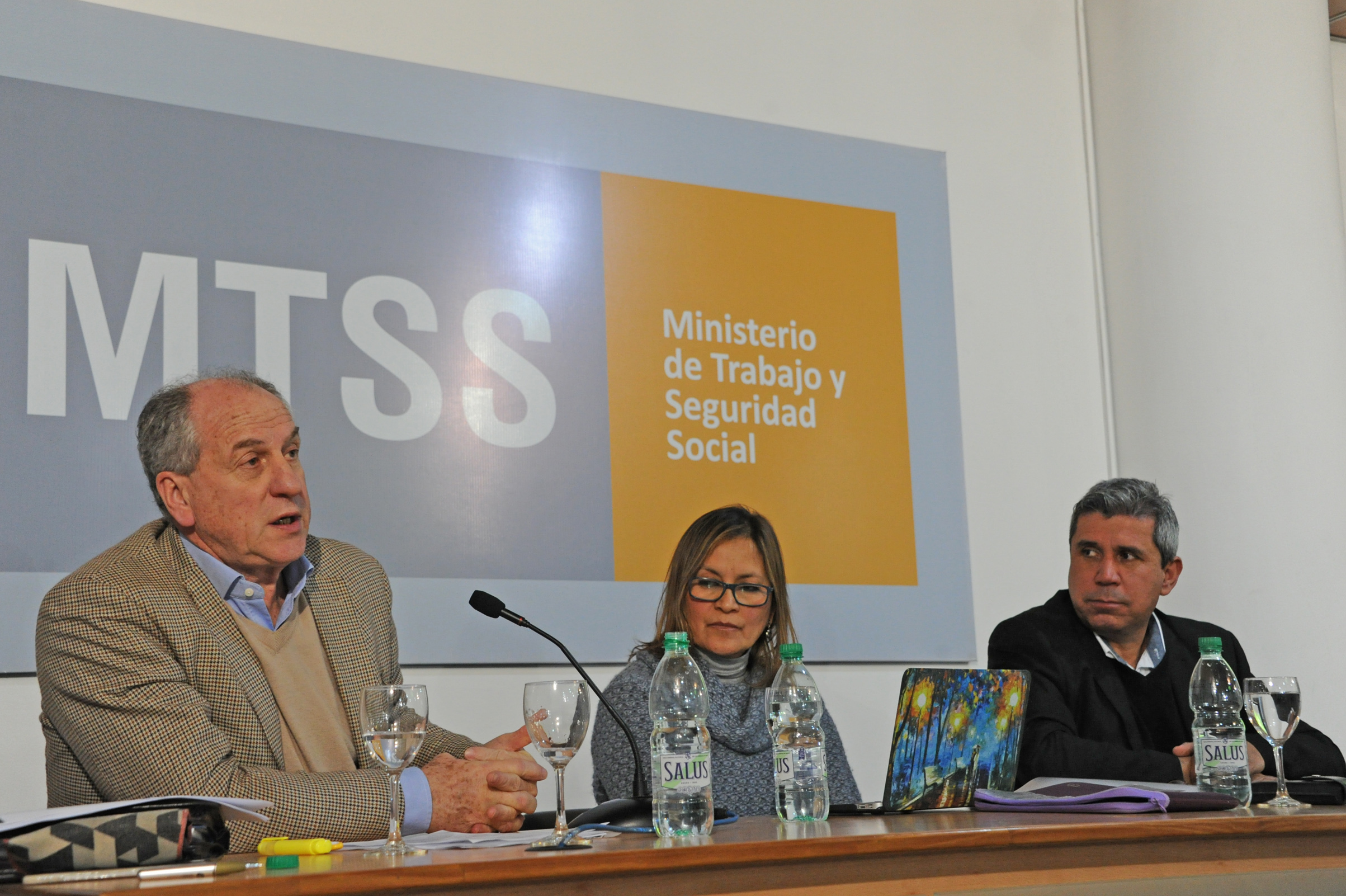 Ministro de Trabajo y Seguridad Social, Ernesto Murro, haciendo uso de la palabra