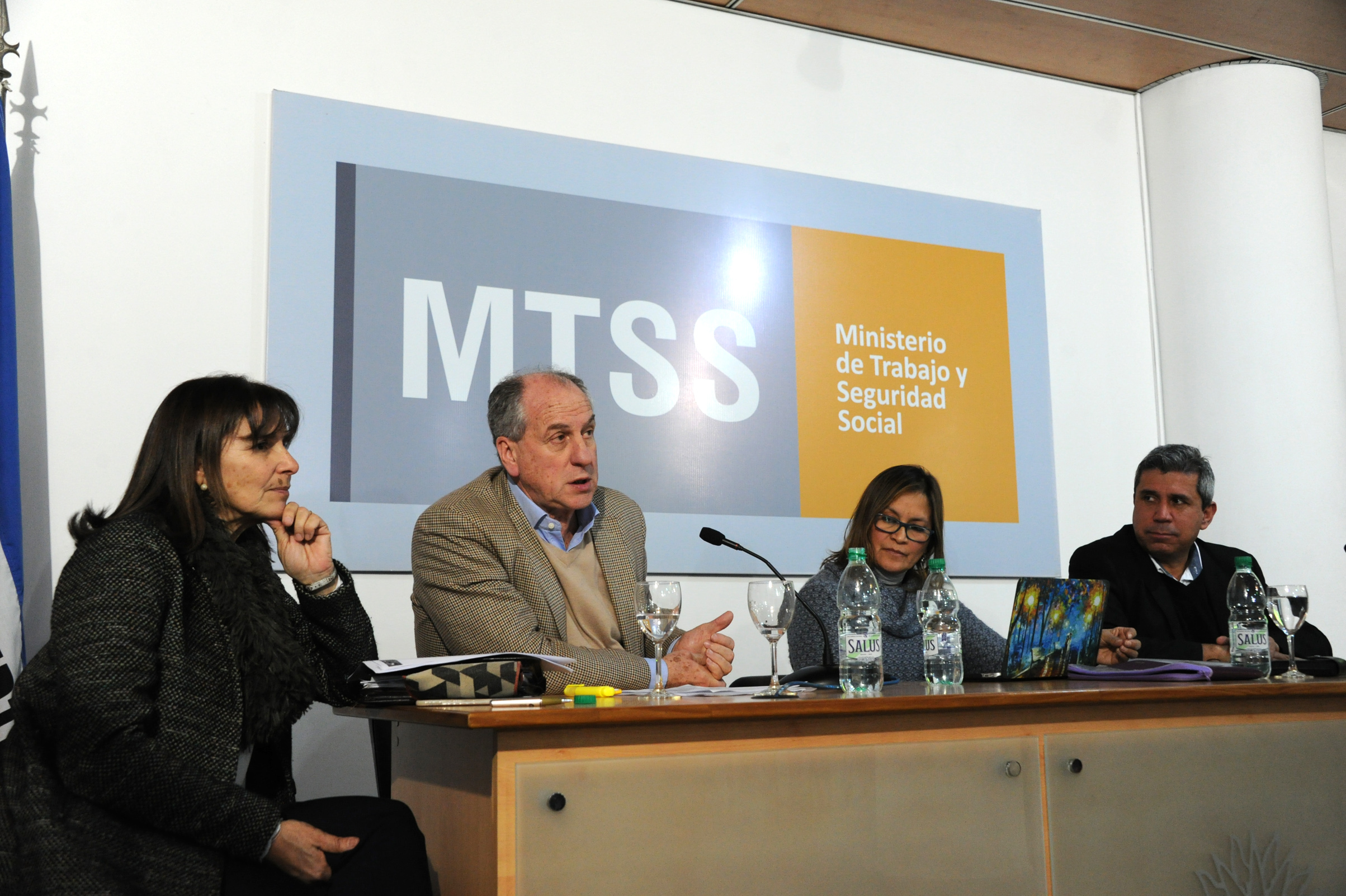 Ministro de Trabajo y Seguridad Social, Ernesto Murro, haciendo uso de la palabra