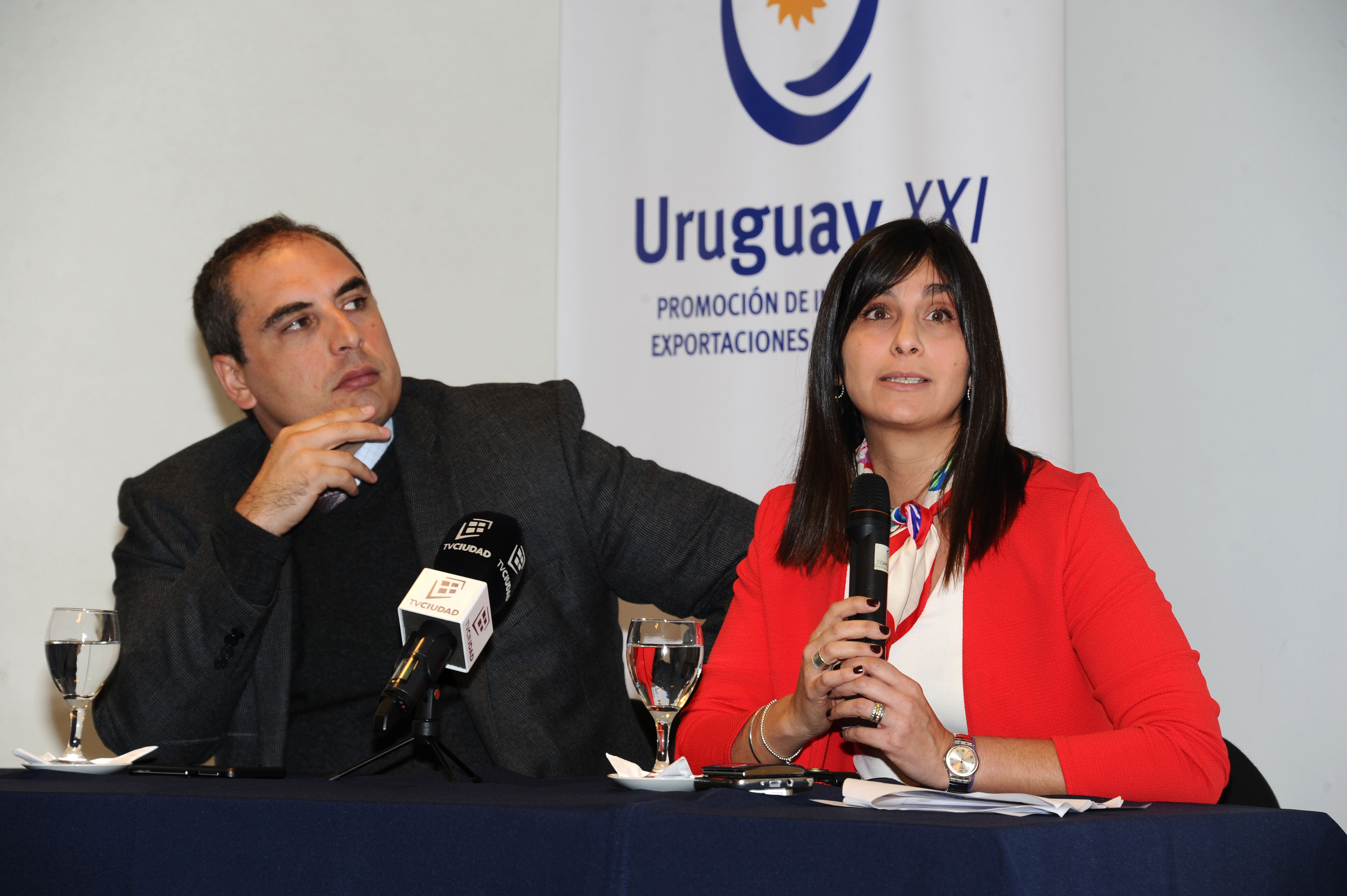 Subsecretario Pablo Ferreri, y titular de Uruguay XXI Mariana Ferreira, lanzaron la segunda edición de la Encuesta a Inversores Extranjeros