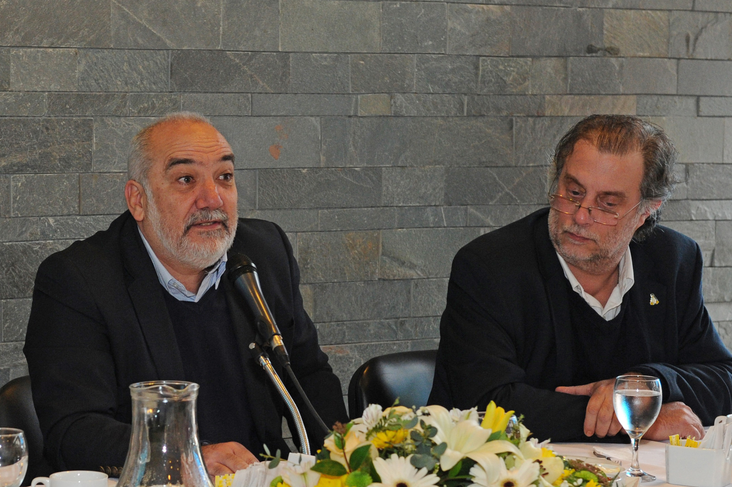 Titular del Consejo Directivo Central de ANEP, Wilson Netto, haciendo uso de la palabra
