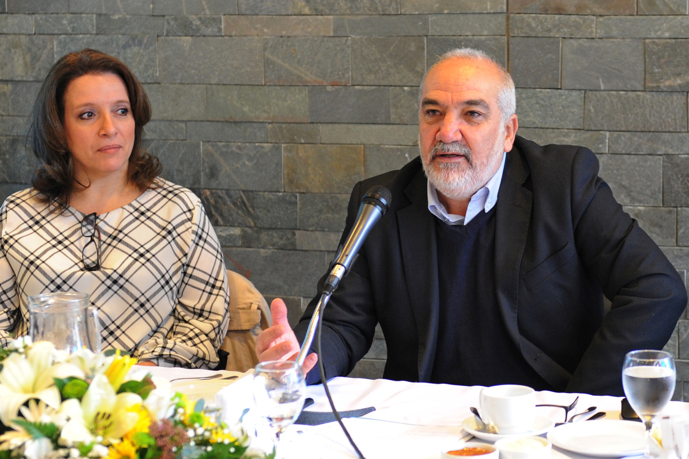 Titular del Consejo Directivo Central de ANEP, Wilson Netto, haciendo uso de la palabra