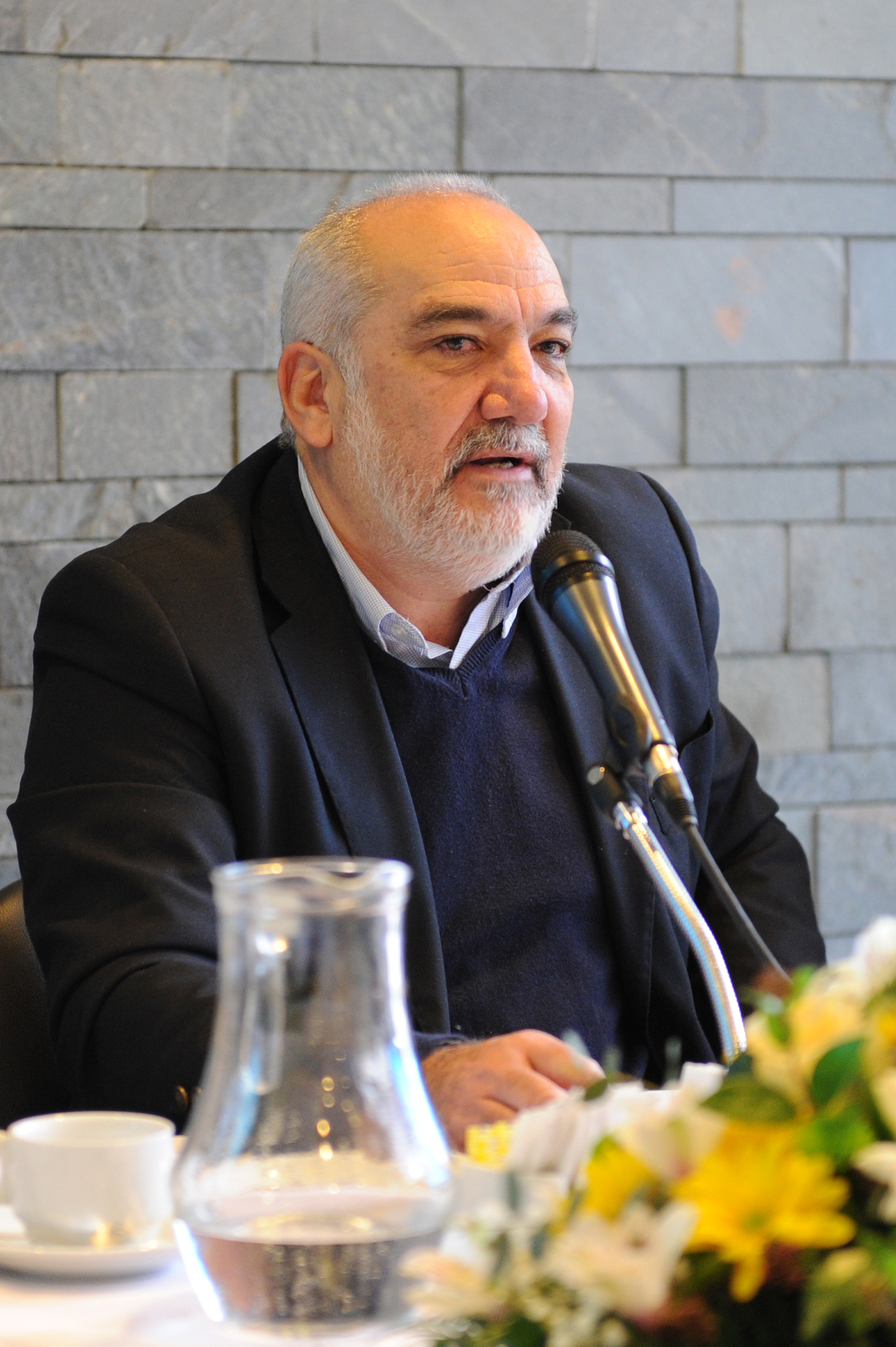Titular del Consejo Directivo Central de ANEP, Wilson Netto, haciendo uso de la palabra