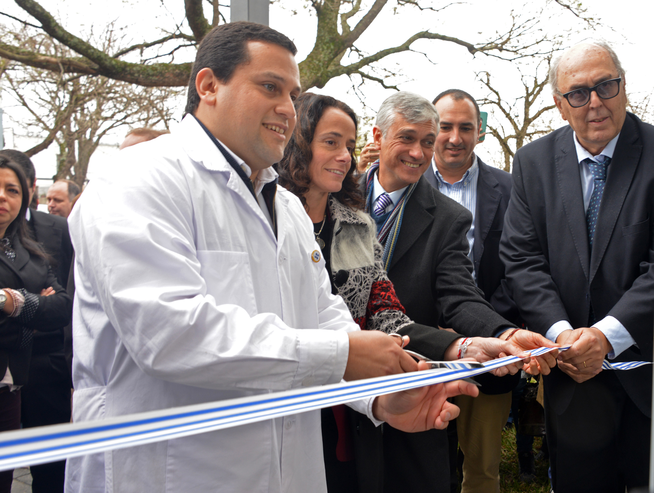 Corte de cinta inaugural de la emergencia pediátrica del hospital de Salto