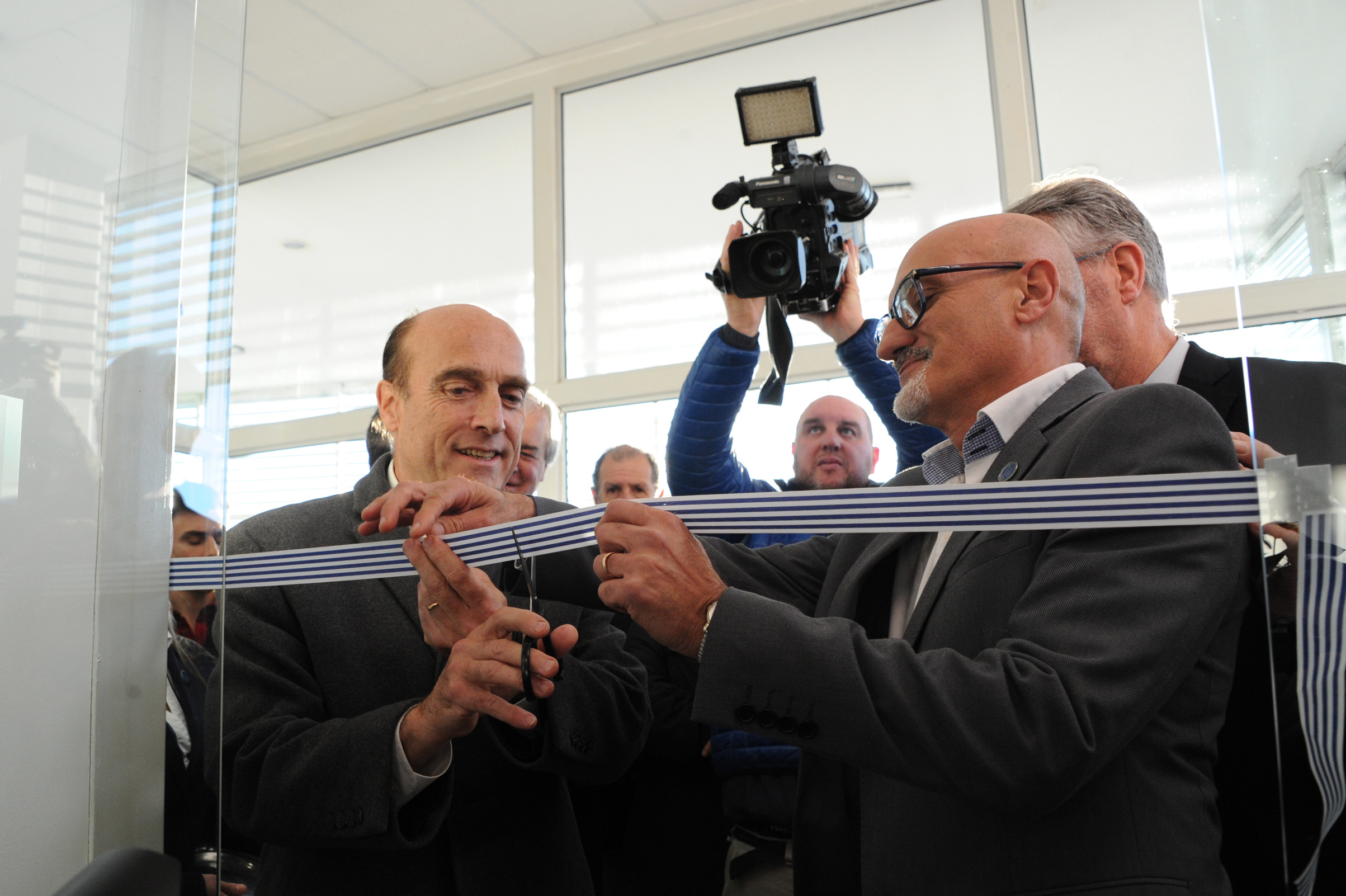 Corte de cinta inaugural