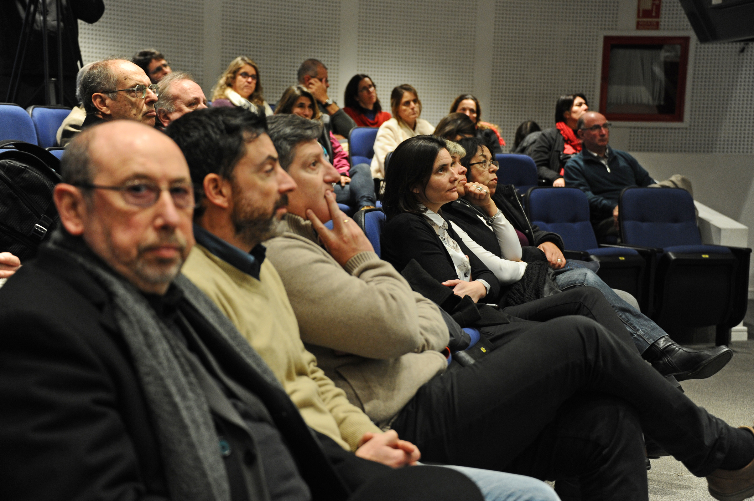 Autoridades y público asistente a la actividad