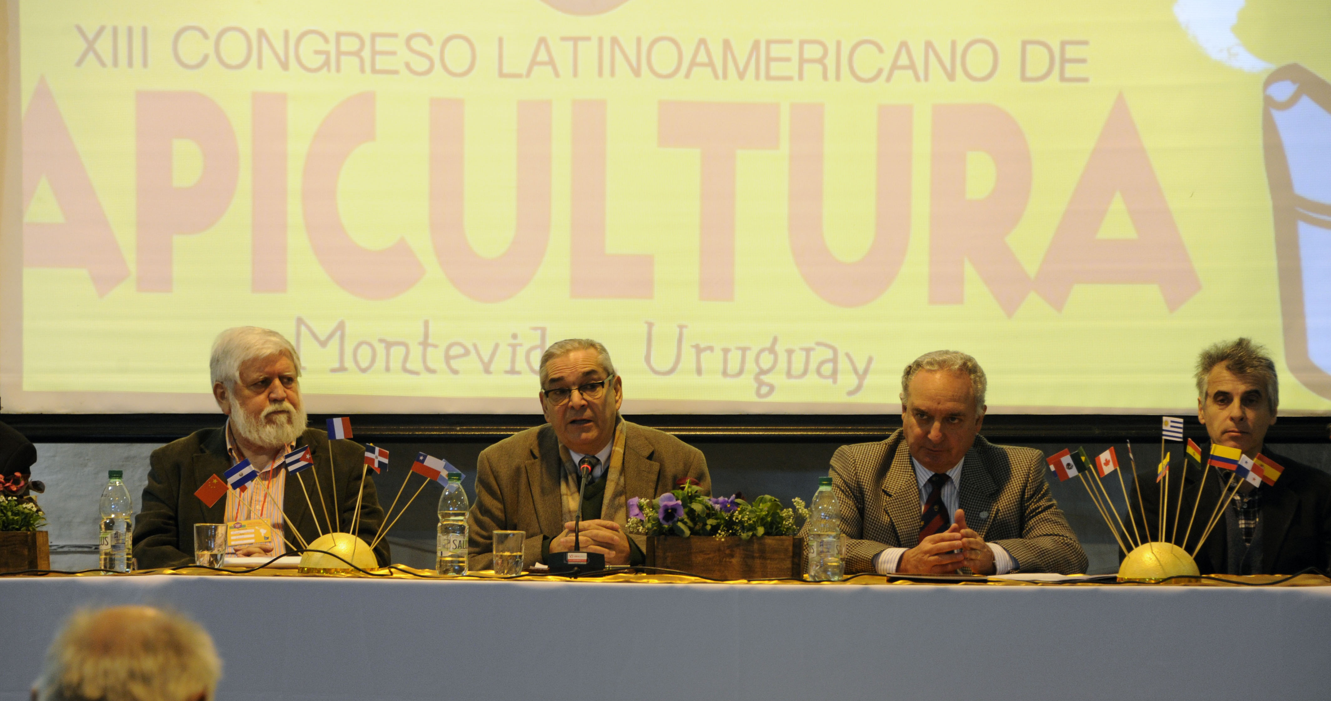 Enzo Benech en la ceremonia inaugural del XIII Congreso Latinoamericano de Apicultura