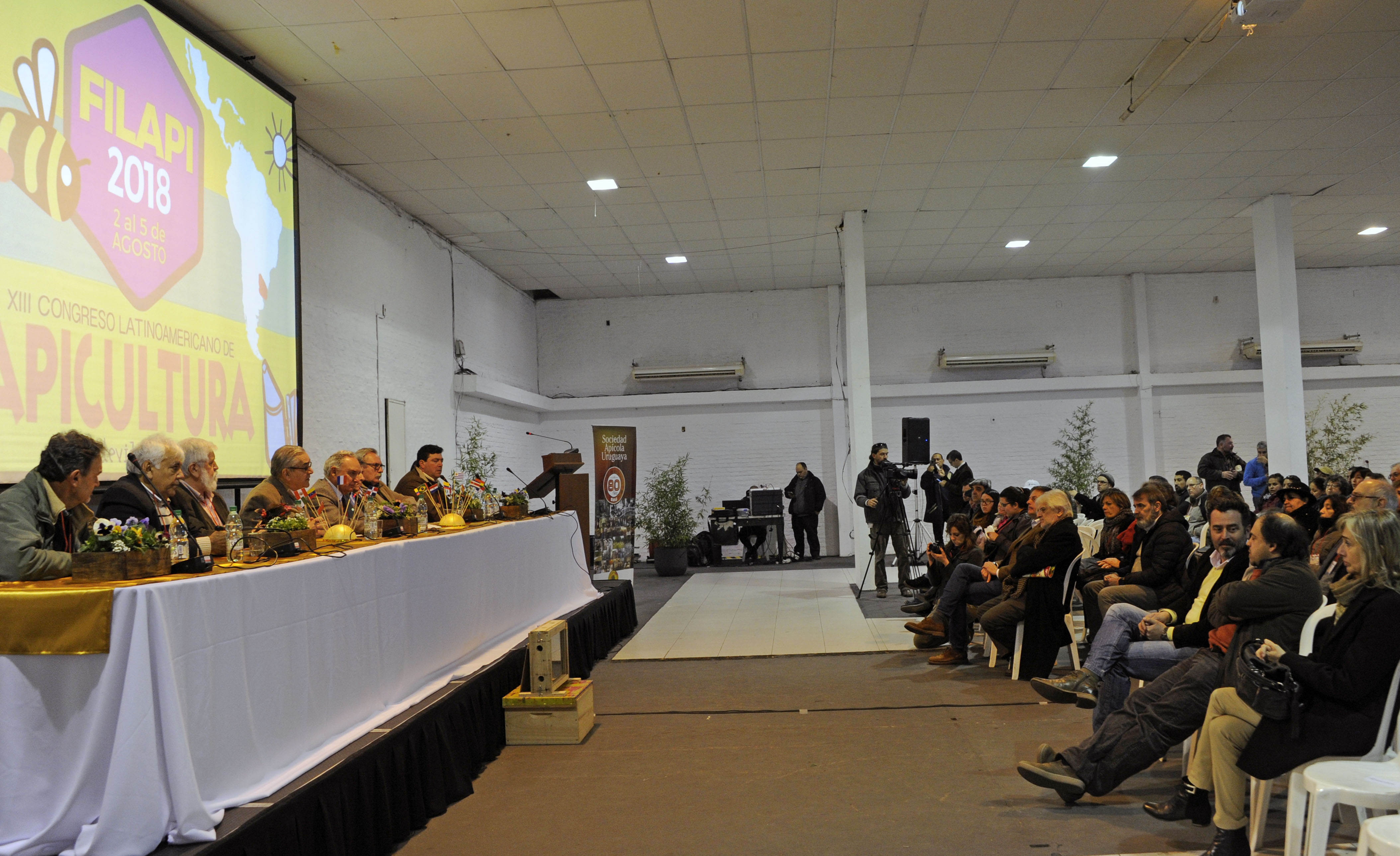 Enzo Benech en la ceremonia inaugural del XIII Congreso Latinoamericano de Apicultura