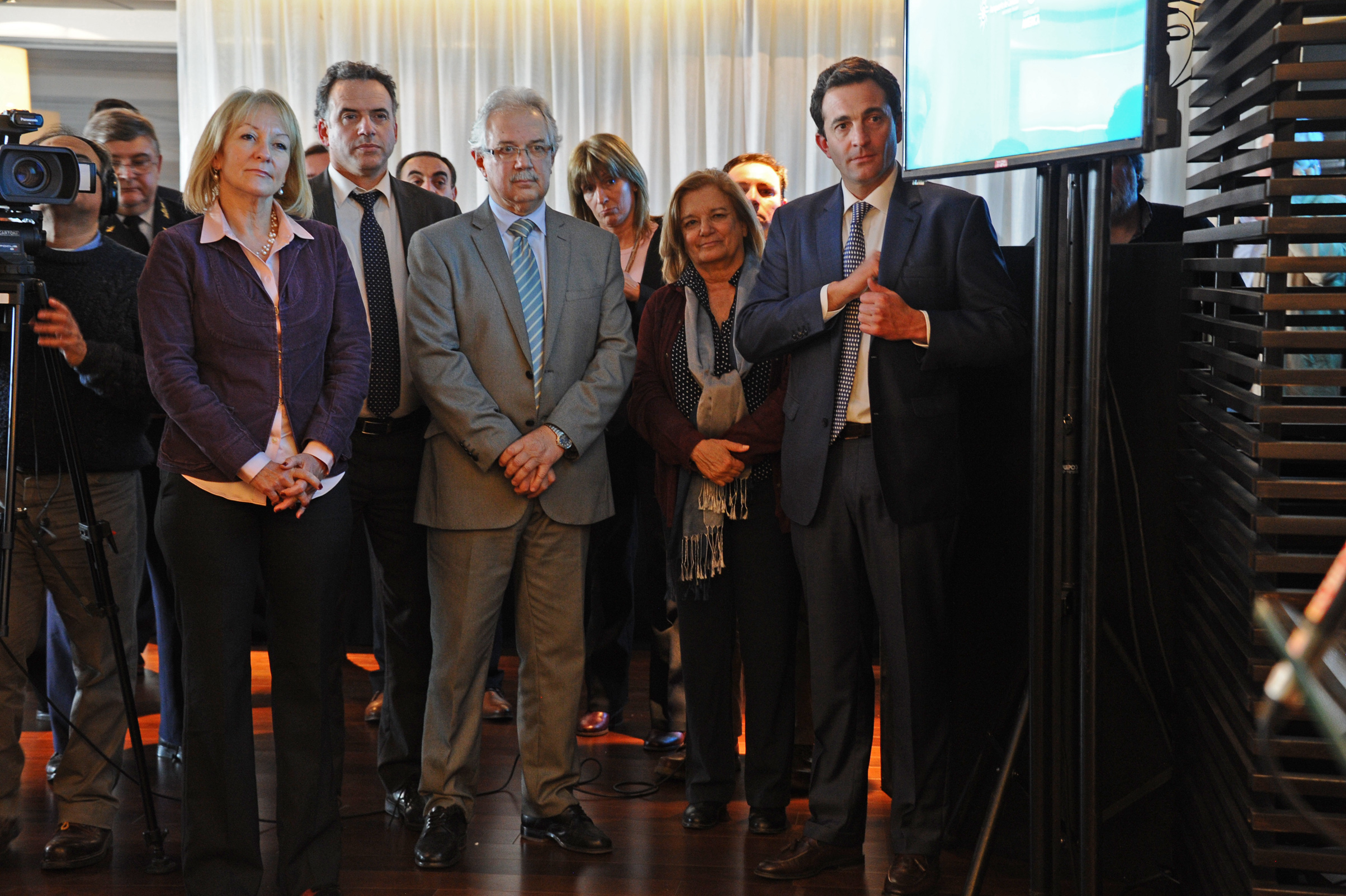 Autoridades previo al inicio de la actividad