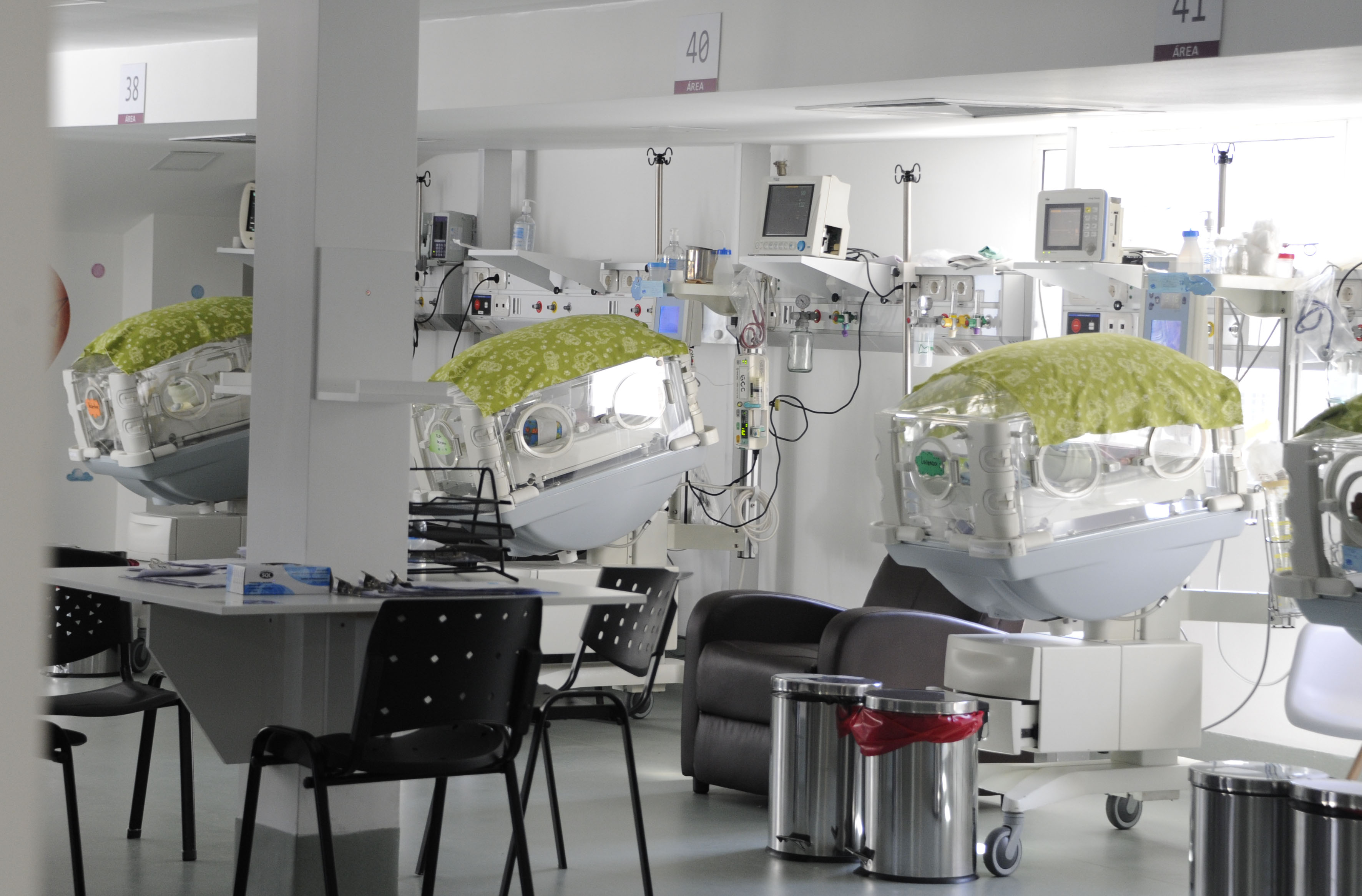 Inauguración de cuatro nuevas salas de nacer y 15 salas de cuidados intermedios neonatales en la maternidad del Hospital de la Mujer