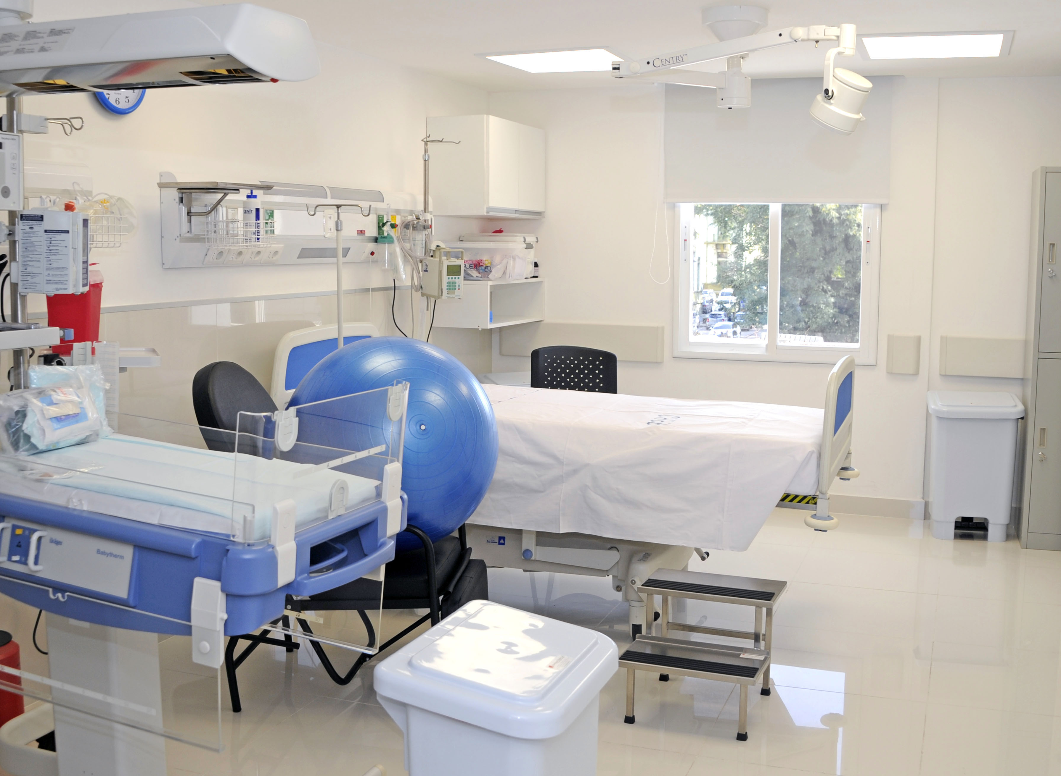 Inauguración de cuatro nuevas salas de nacer y 15 salas de cuidados intermedios neonatales en la maternidad del Hospital de la Mujer