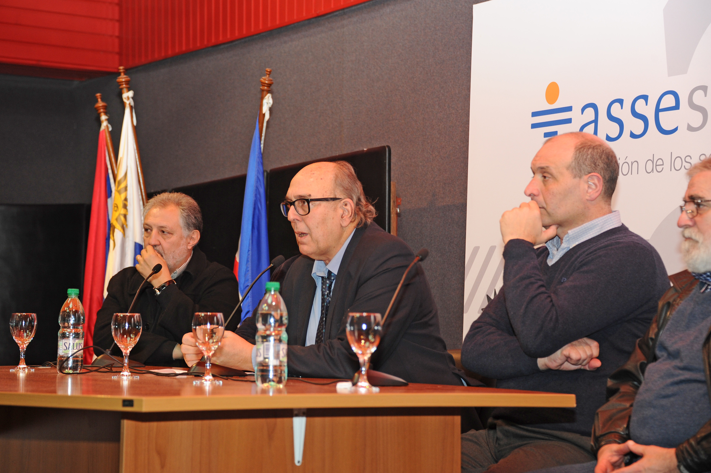 Presidente del Directorio de la Administración de los Servicios de Salud del Estado (ASSE), Marcos Carámbula, haciendo uso de la palabra