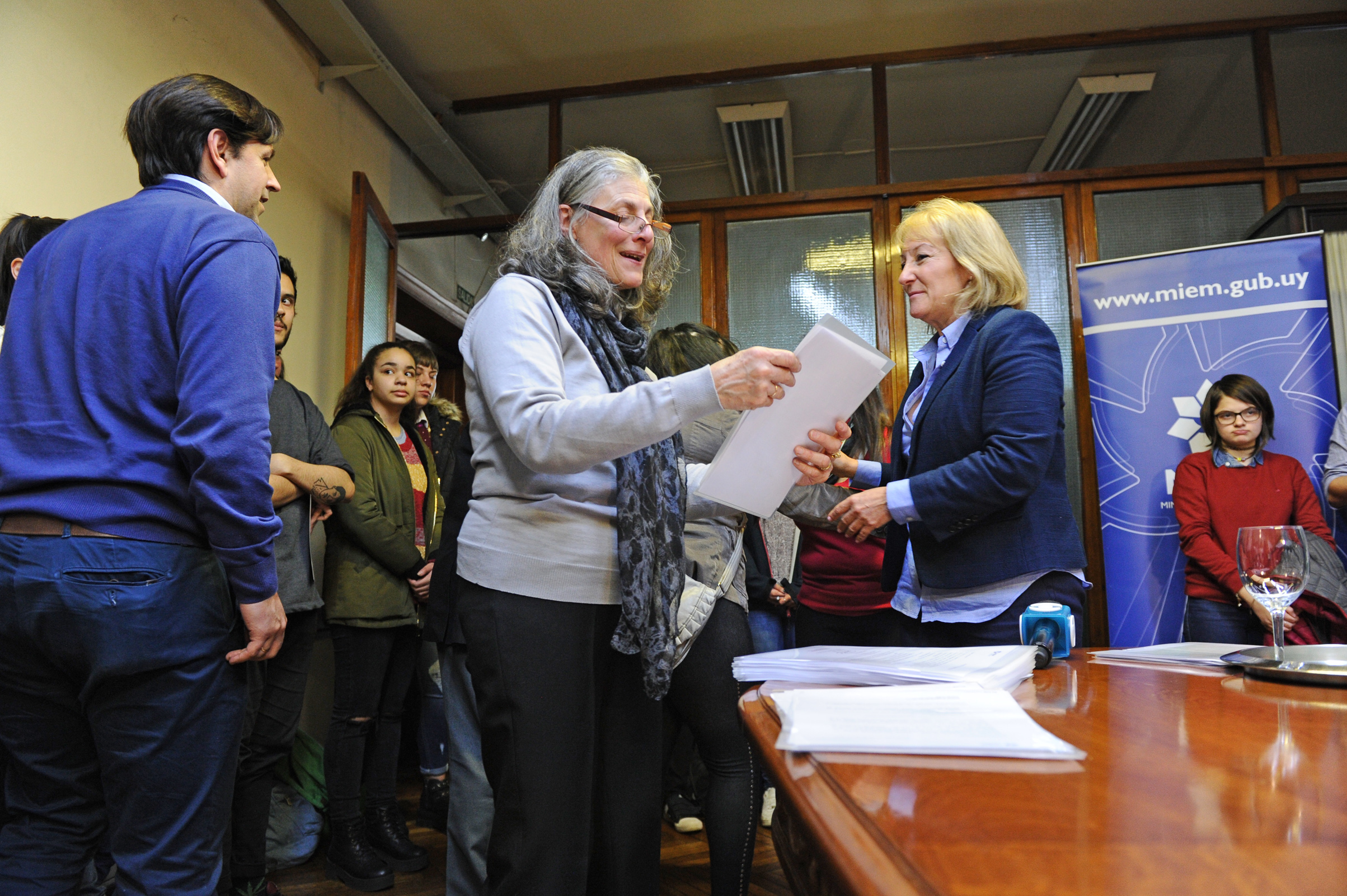 Ministra Carolina Cosse participando de la entrega de certificados del Programa Yo Estudio y Trabajo