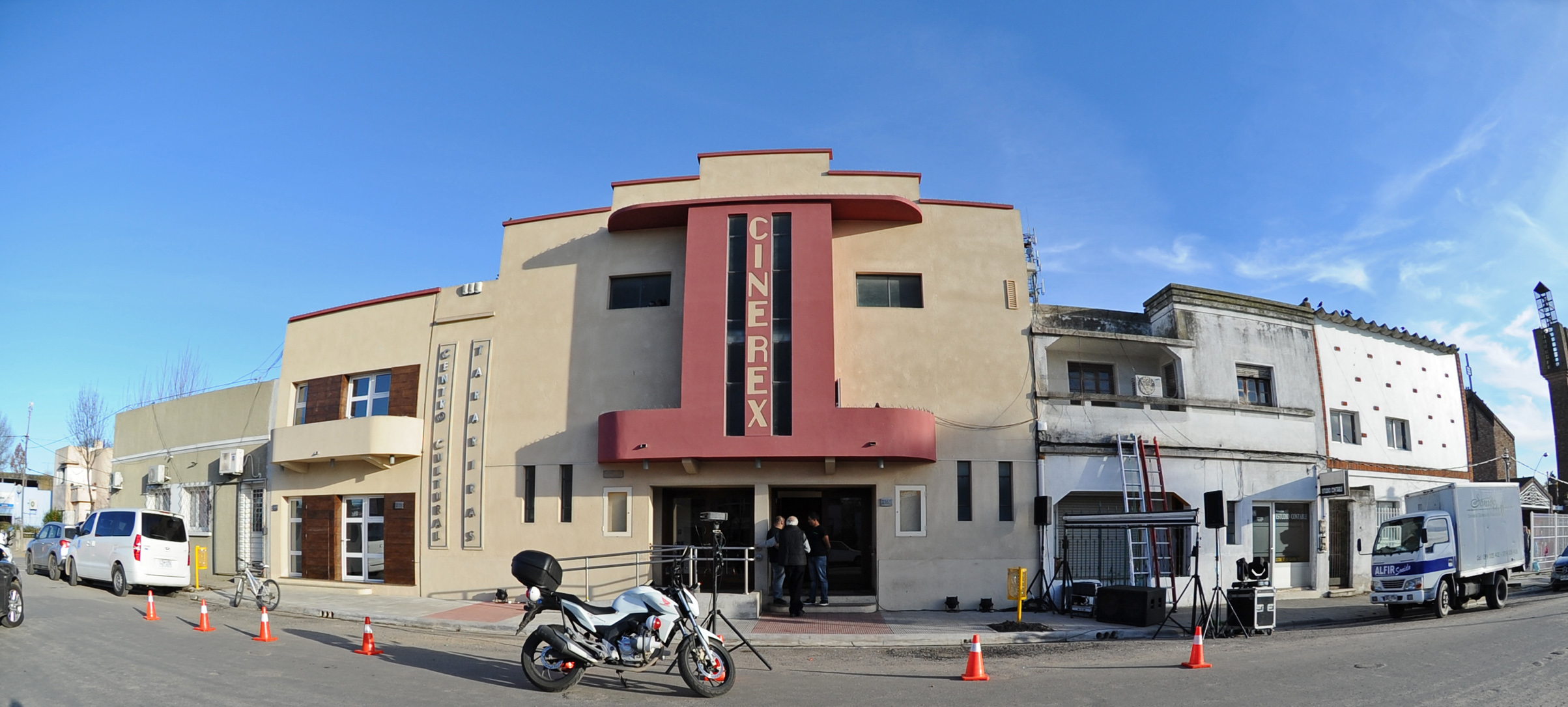Reconversión del ex cine Rex de Tarariras en un centro cultural