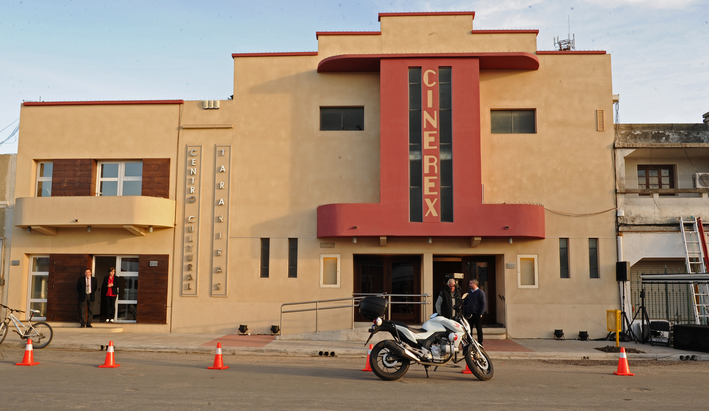 Reconversión del ex cine Rex de Tarariras en un centro cultural