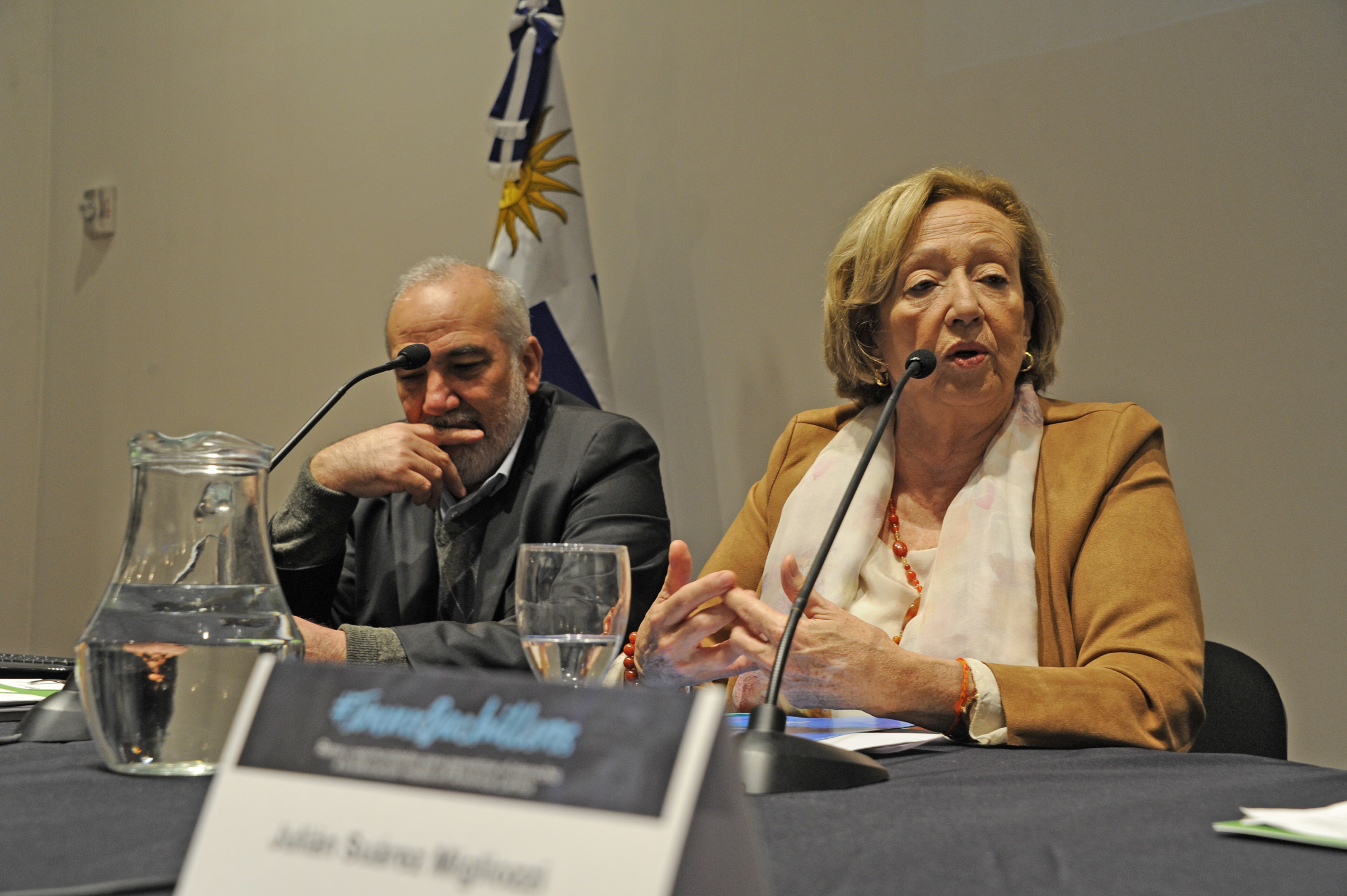 Ministra de Educación y Cultura, María Julia Muñoz, dirigiéndose a los presentes
