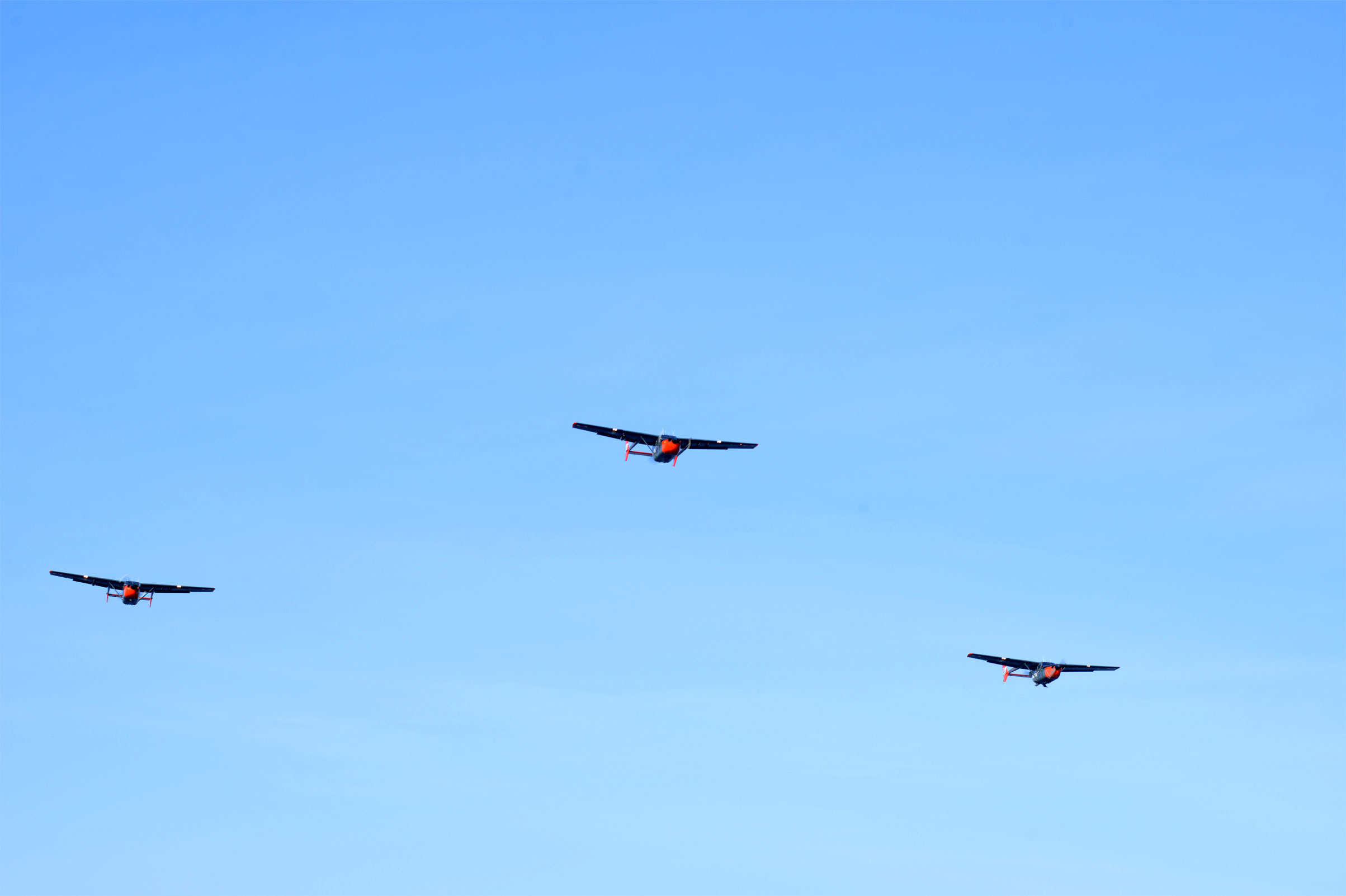 Defensa recibió tres aeronaves donadas por Chile