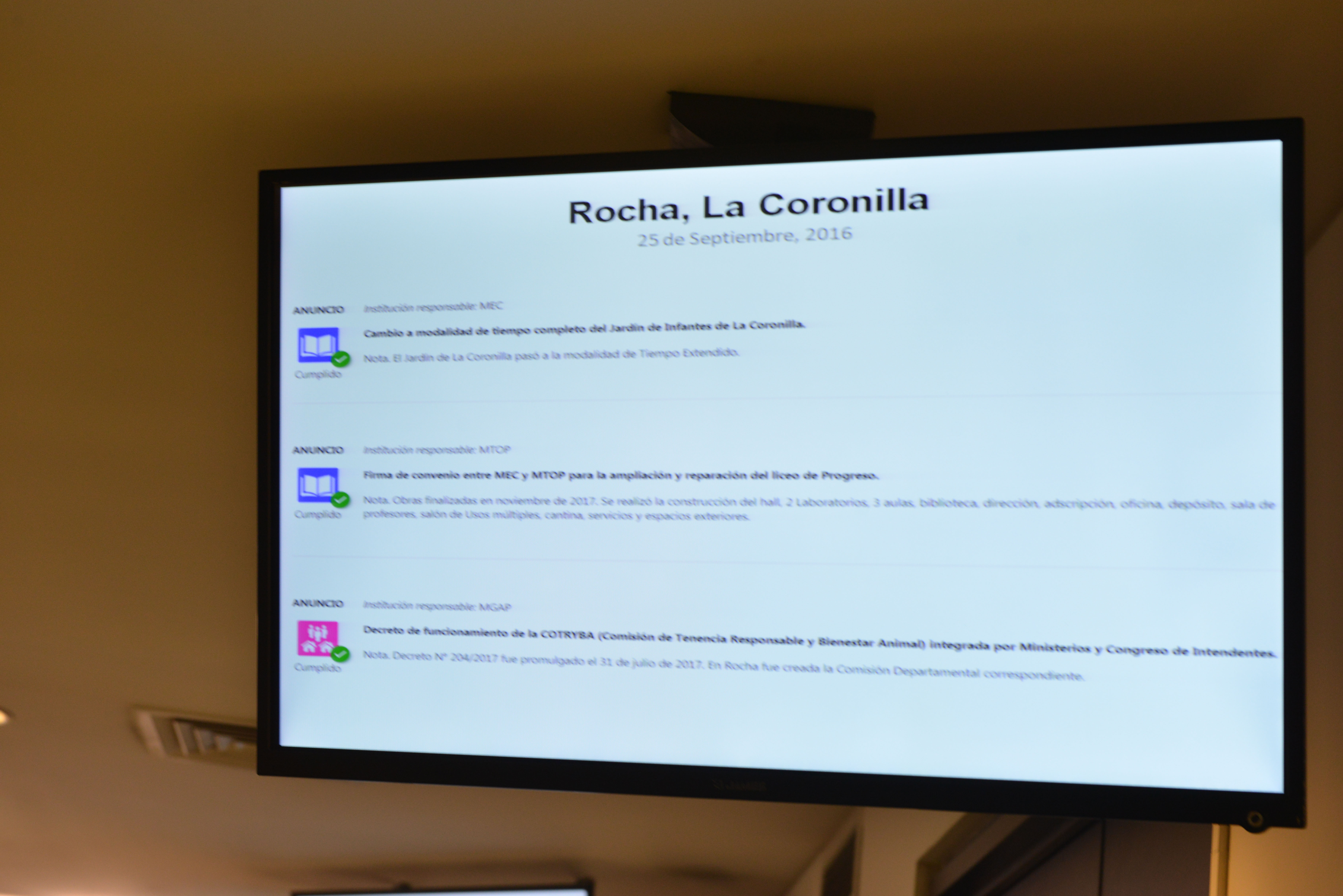 Prosecretario de la Presidencia, Juan Andrés Roballo, y equipo