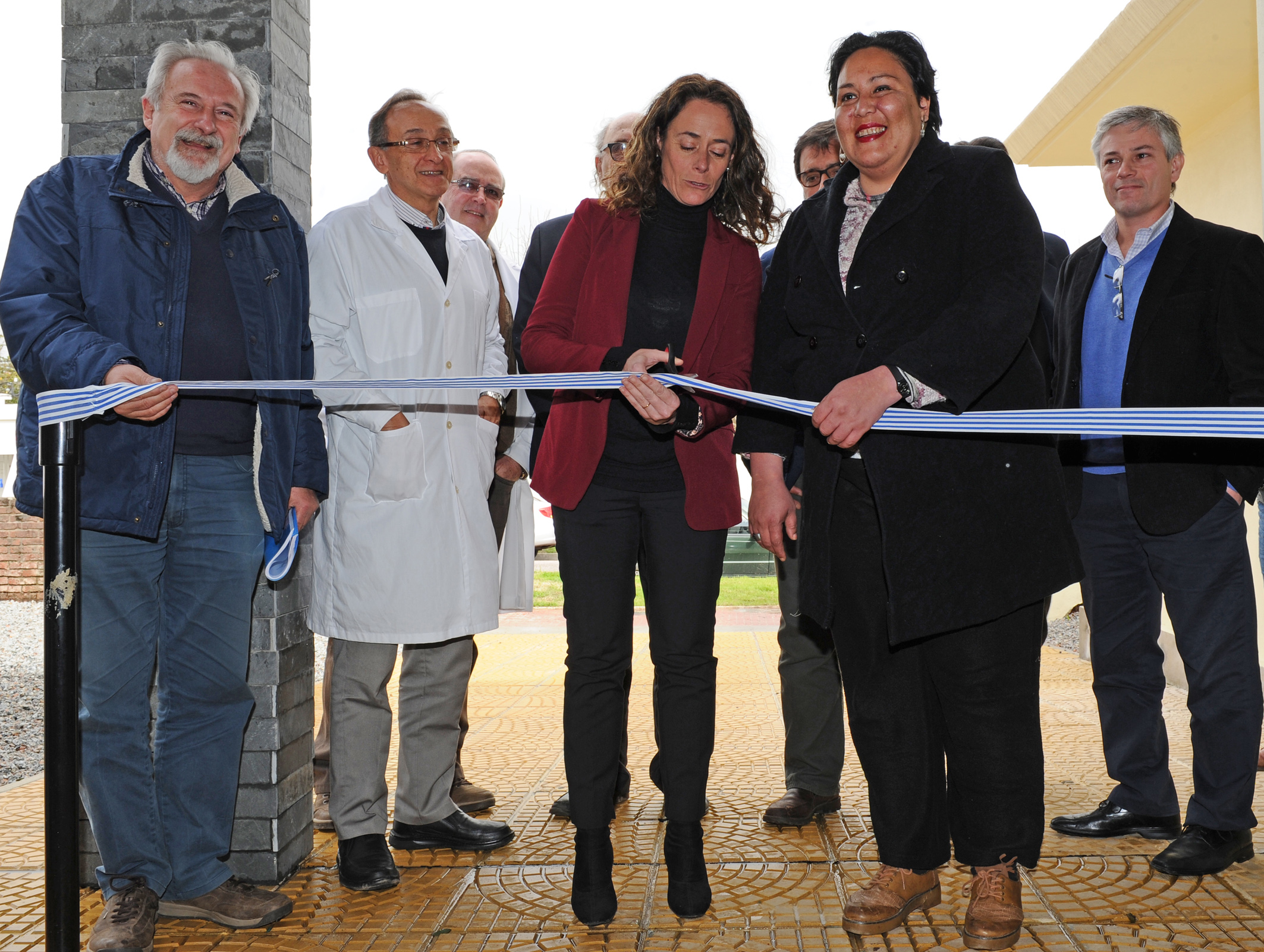Corte de cinta de inauguración de unidad de salud mental del hospital de San Carlos