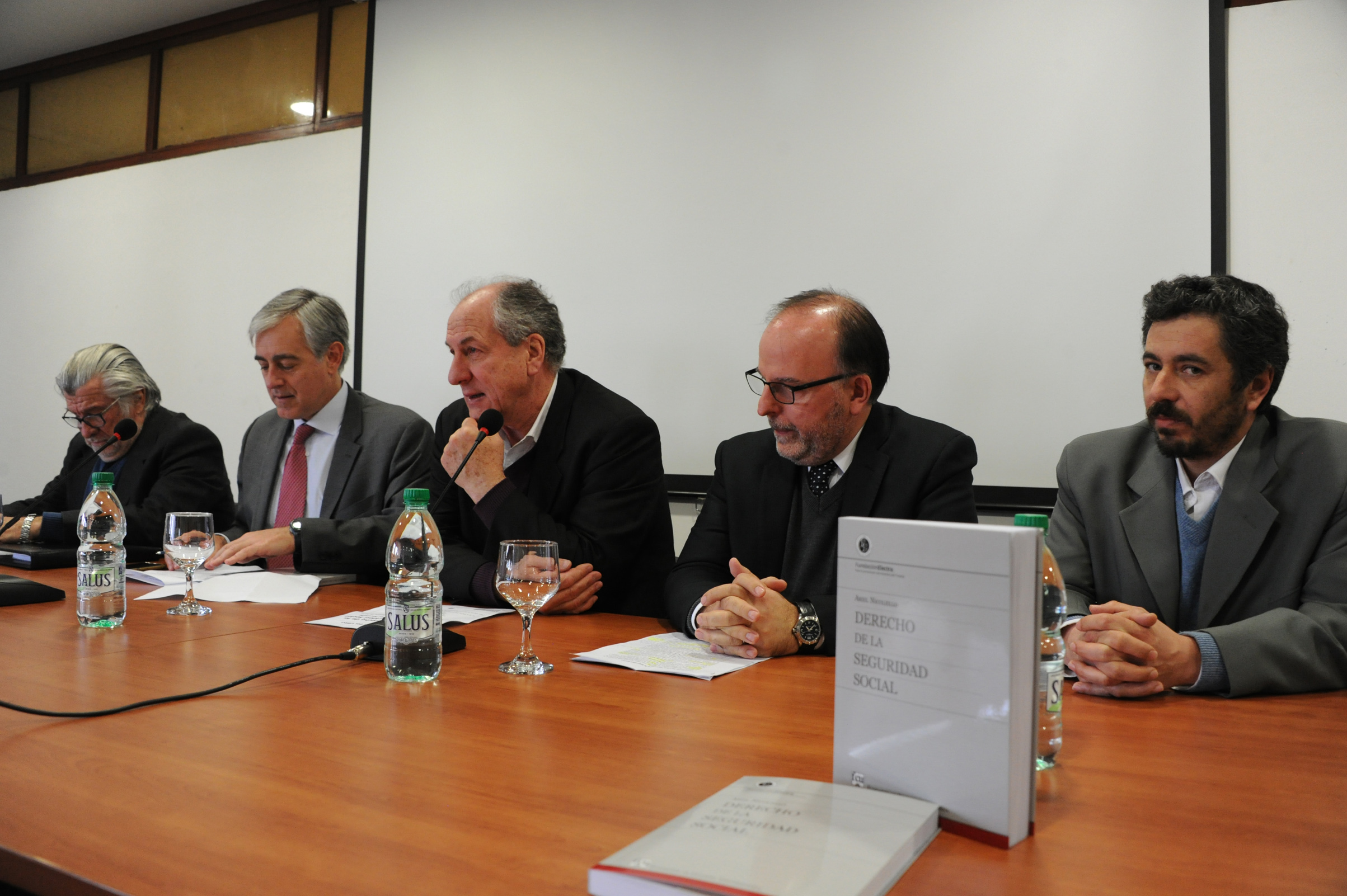 Ministro de Trabajo y Seguridad Social, Ernesto Murro, haciendo uso de la palabra
