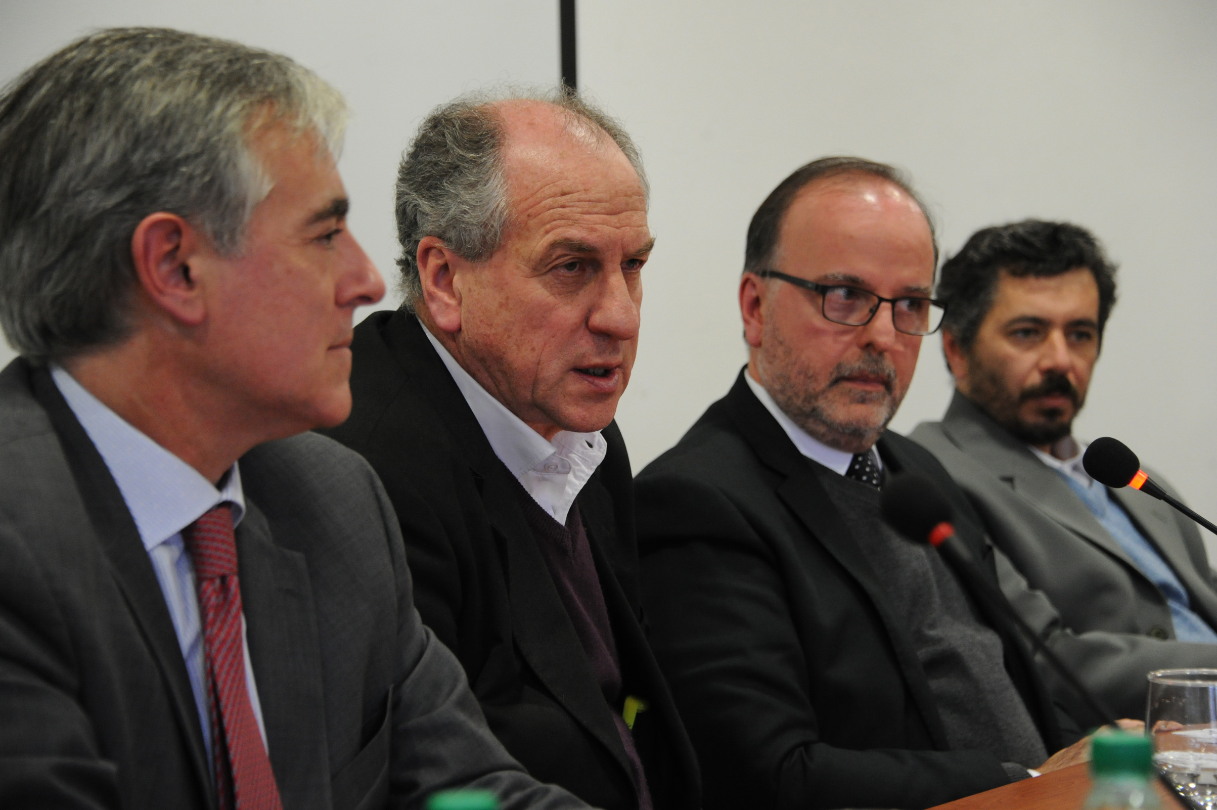 Ministro de Trabajo y Seguridad Social, Ernesto Murro, haciendo uso de la palabra