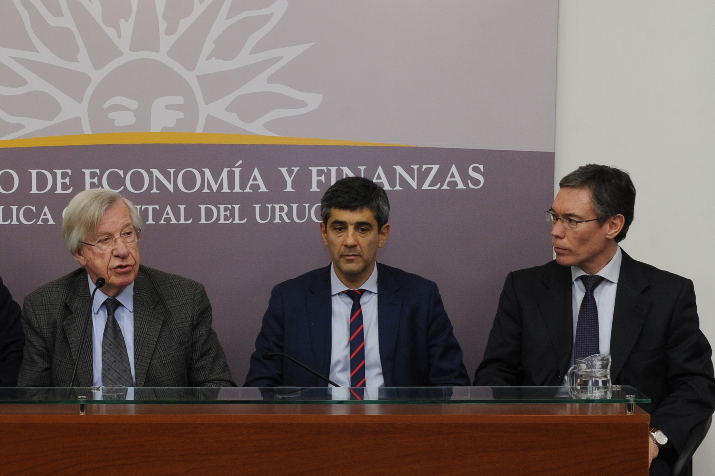 Ministro de Economía y Finanzas, Danilo Astori, haciendo uso de la palabra