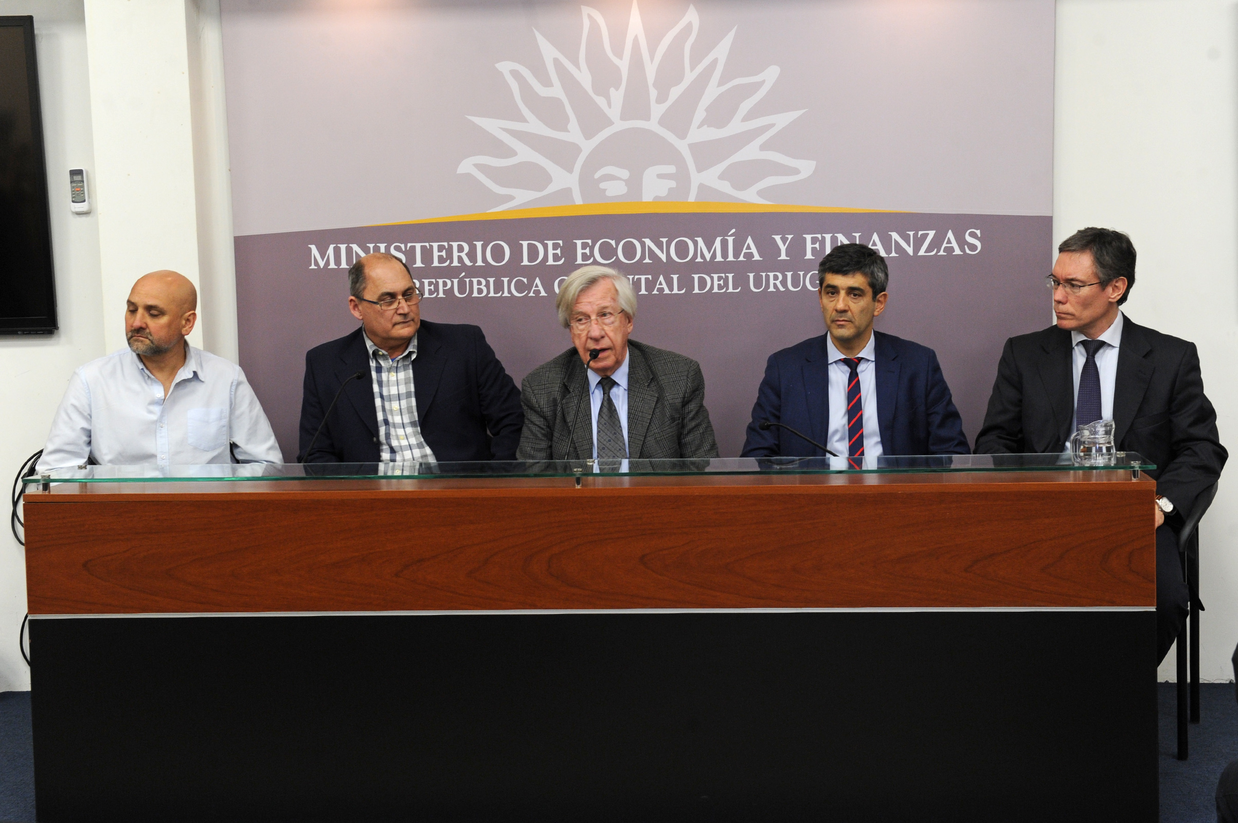 Ministro de Economía y Finanzas, Danilo Astori, haciendo uso de la palabra